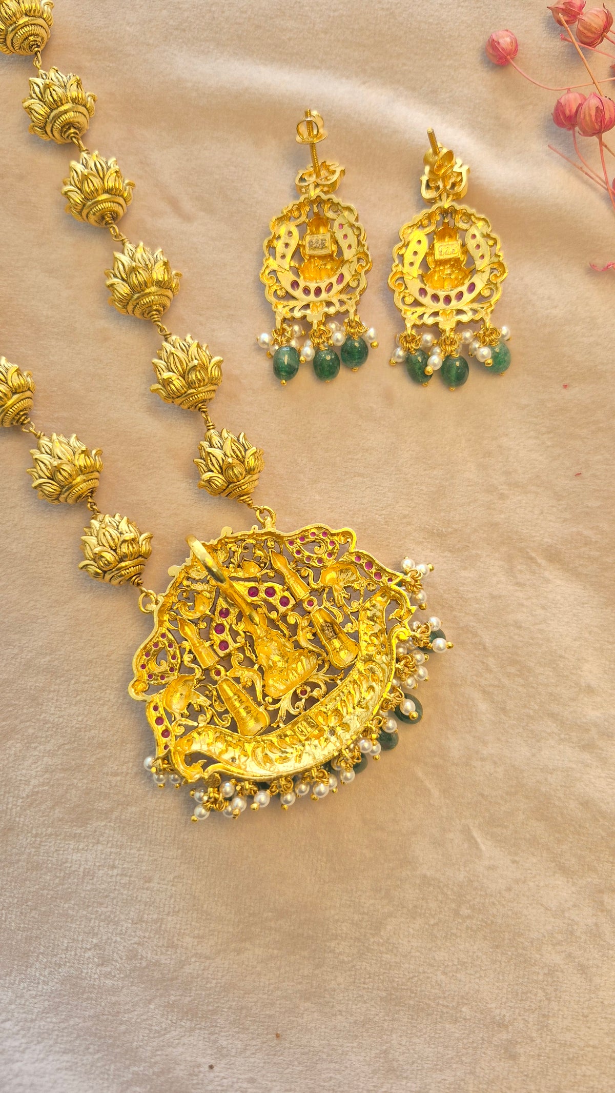 Pendant and silver balls chain set