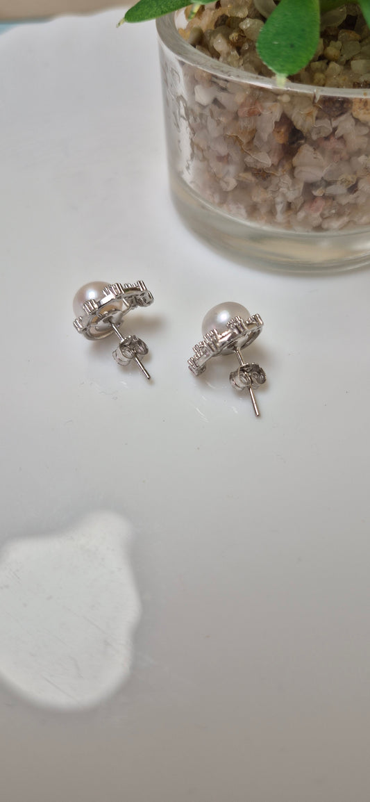 Pearl stud