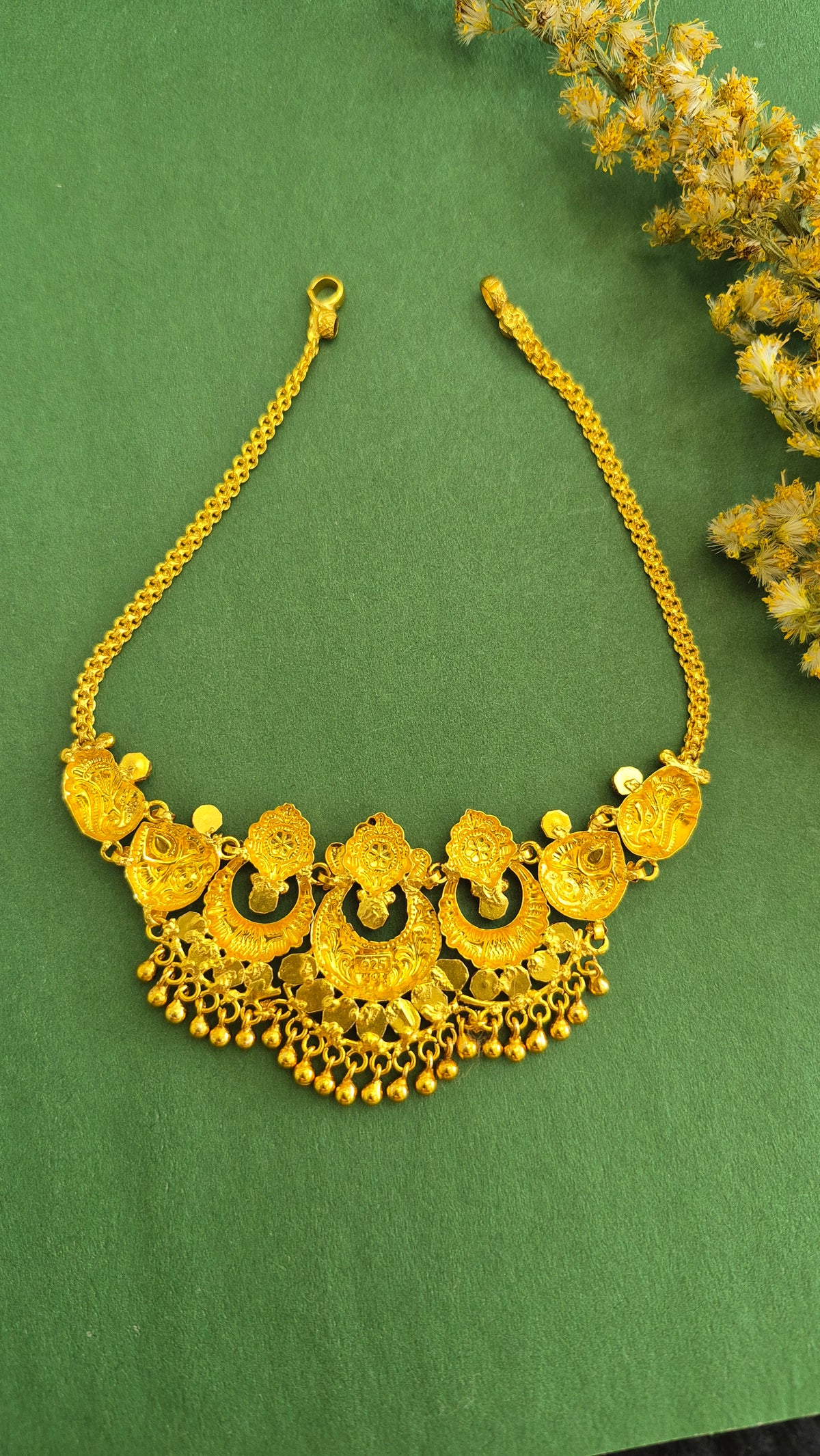 Nakas chandbali short necklack with gold balls