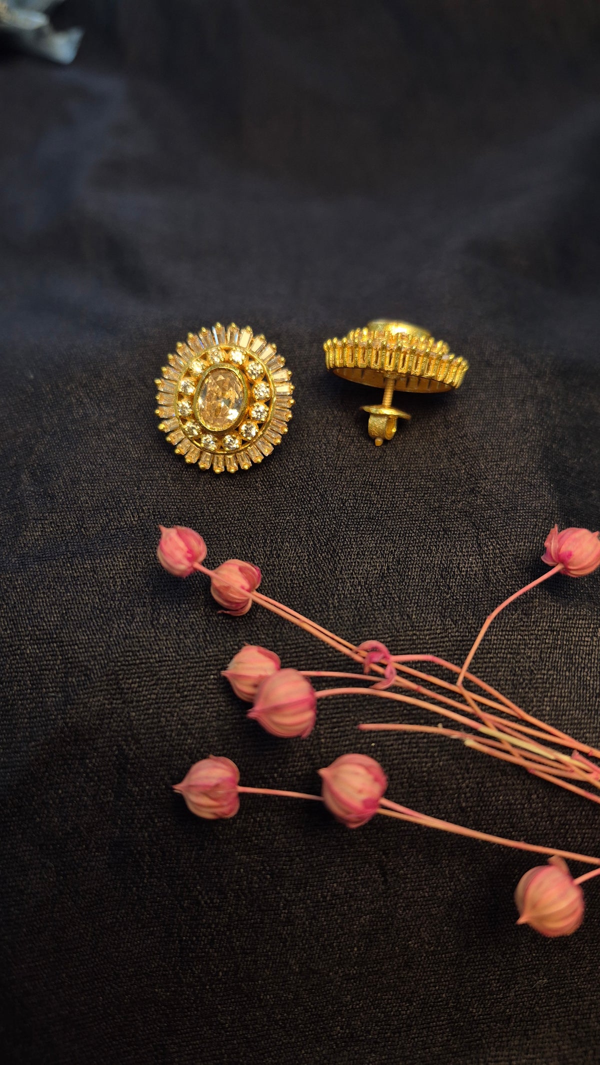 Oval shaped Stone stud
