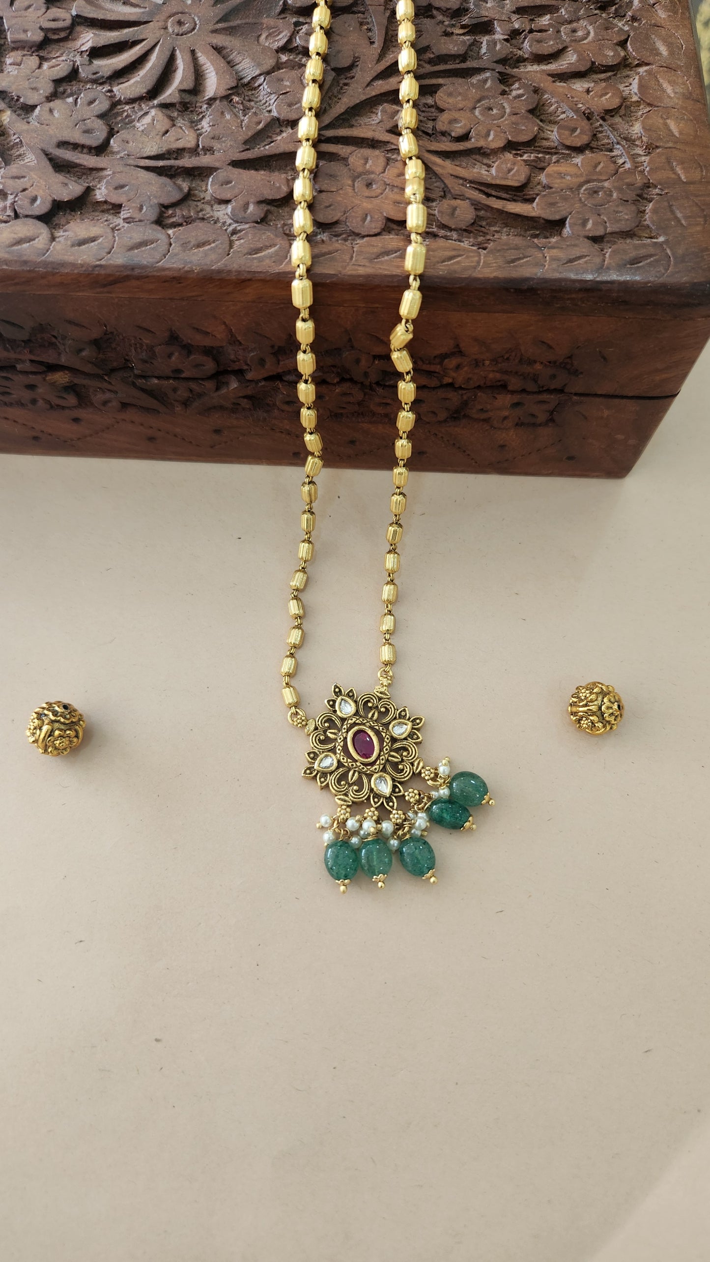 Nakas ball chain
