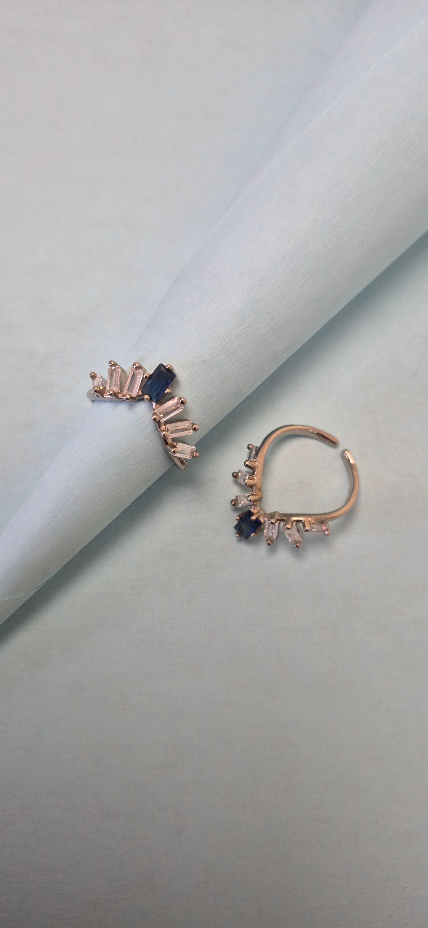 V style toe rings in Blue