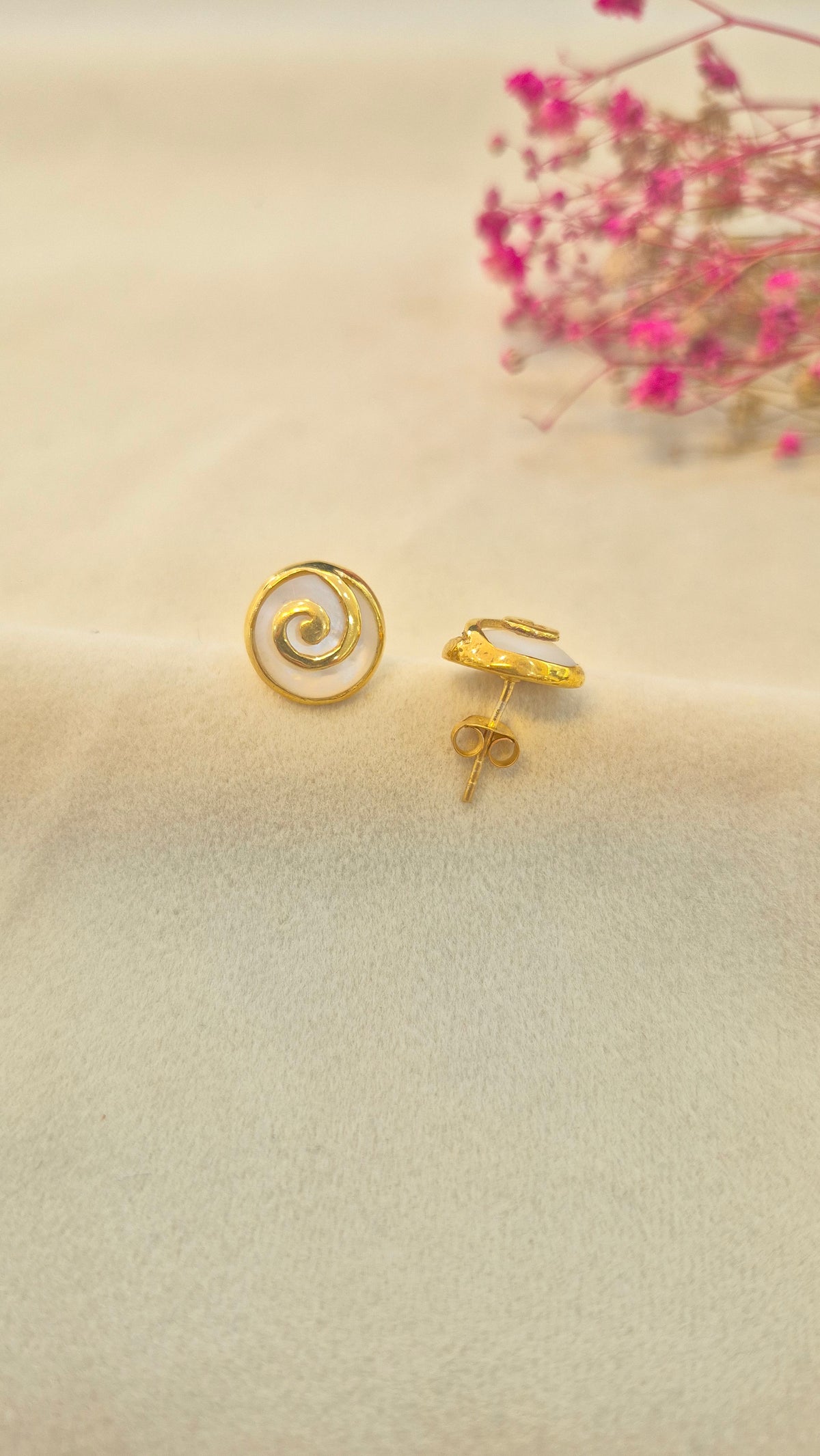 Spiral Mother Of Pearl stud