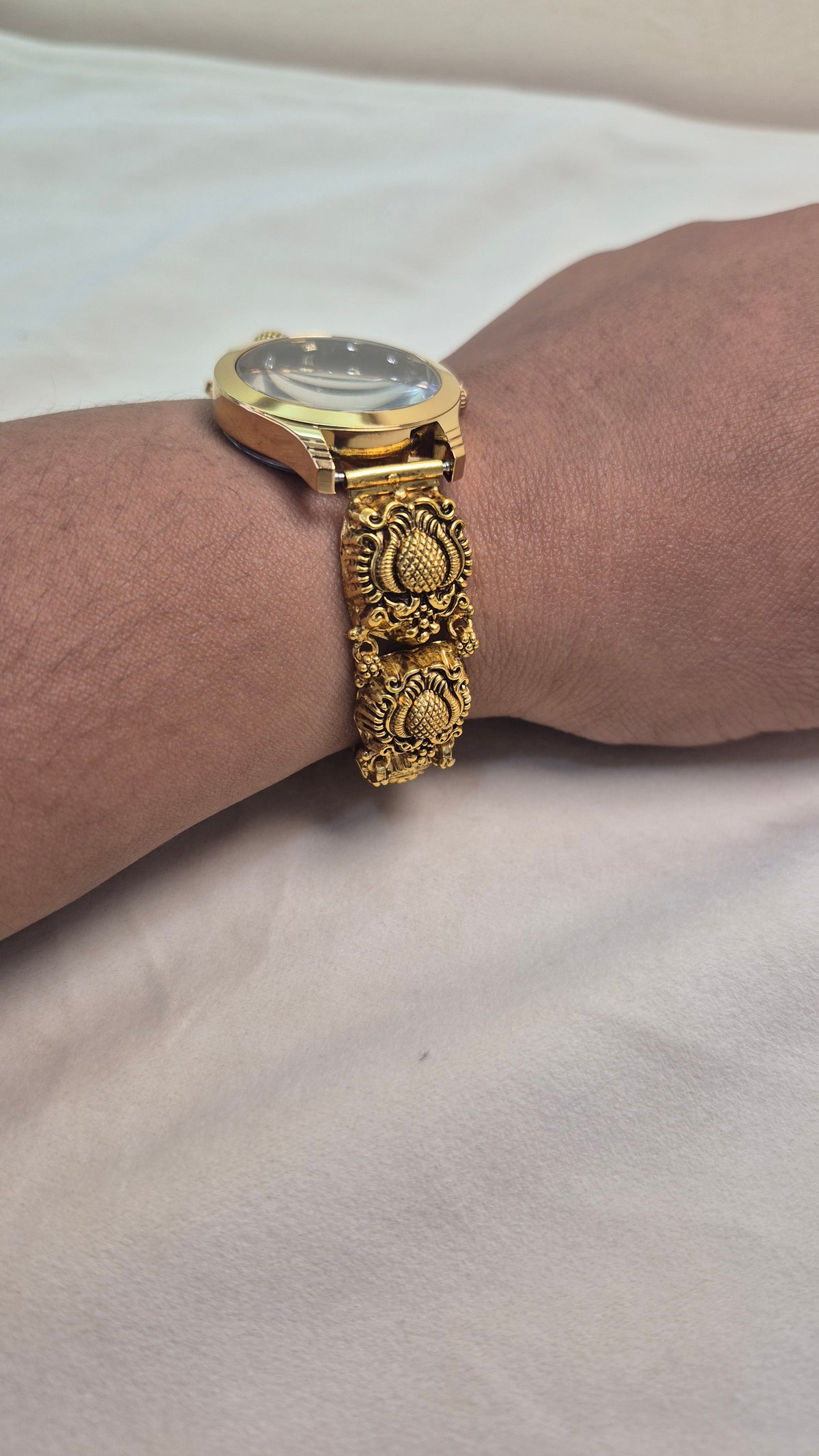Antique round Black dial