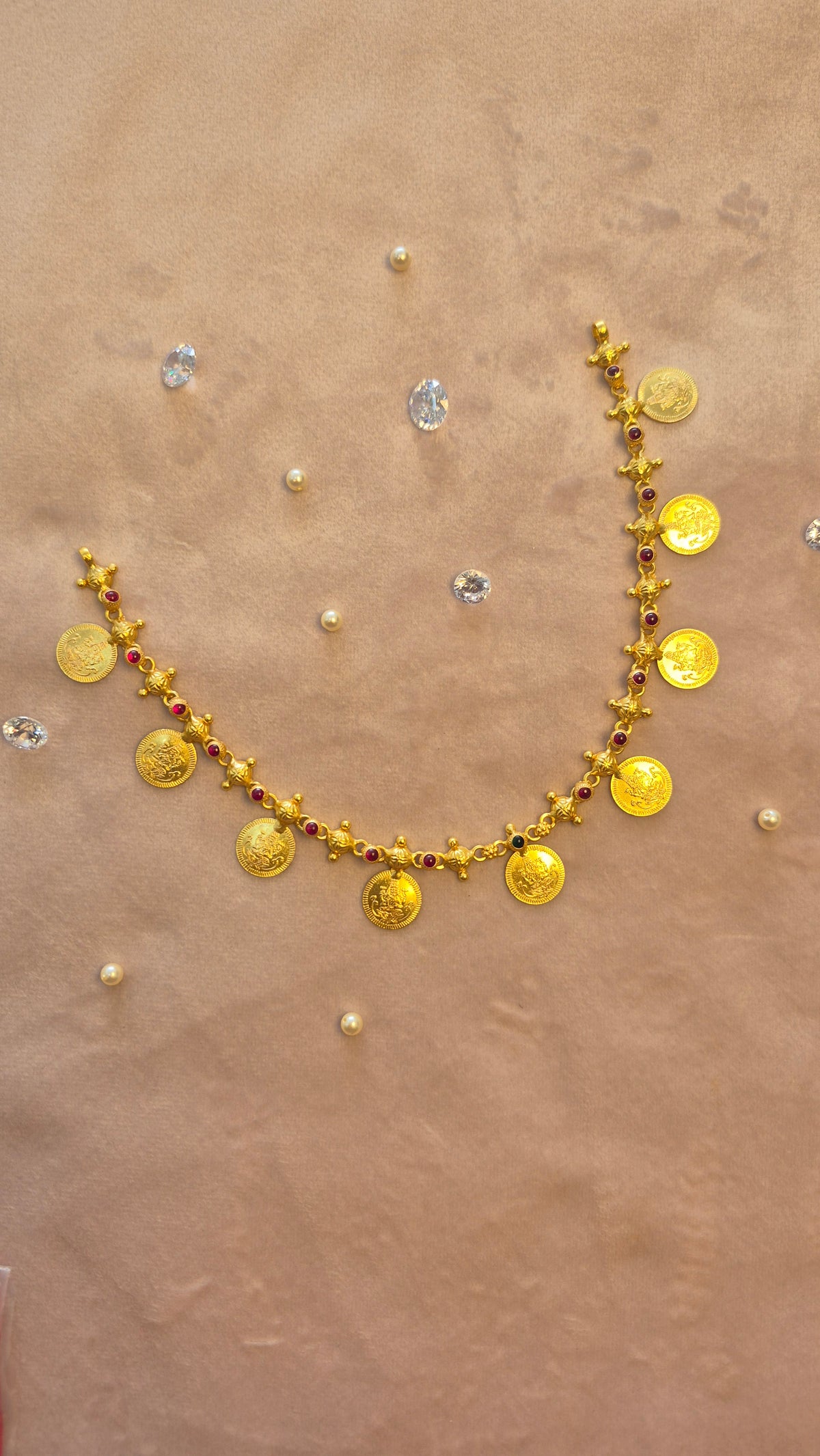 Minimal Kasu short necklace red stones