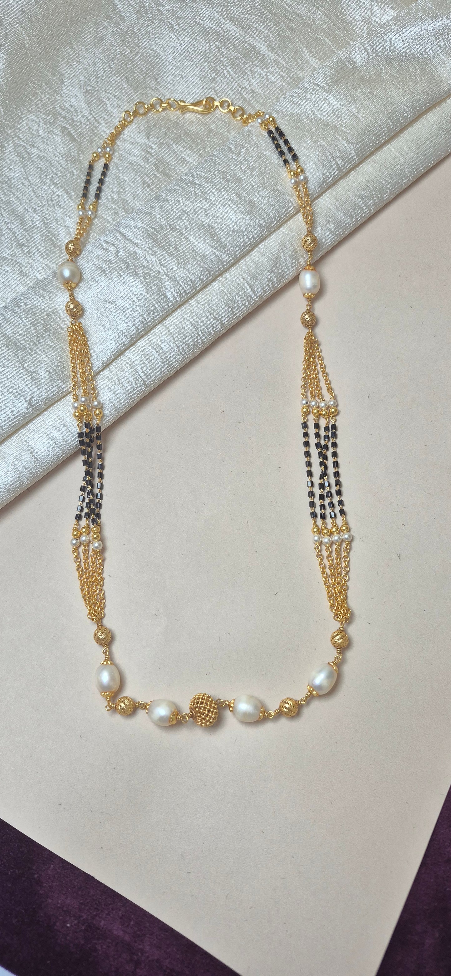 Black beads chain with pearls
