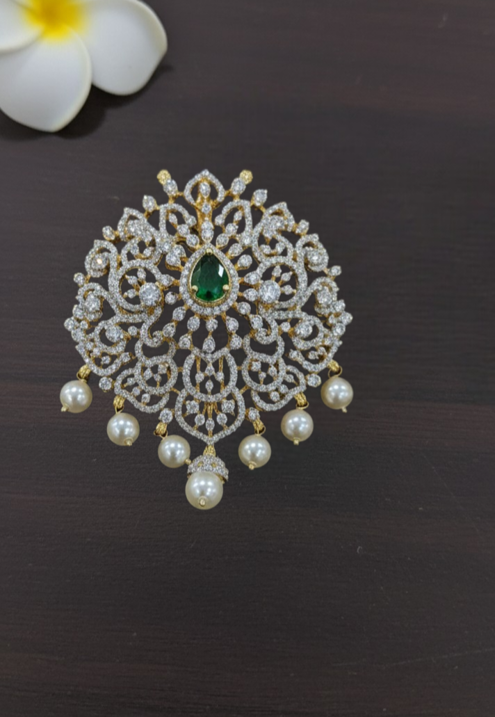Zircon pendant set with earring