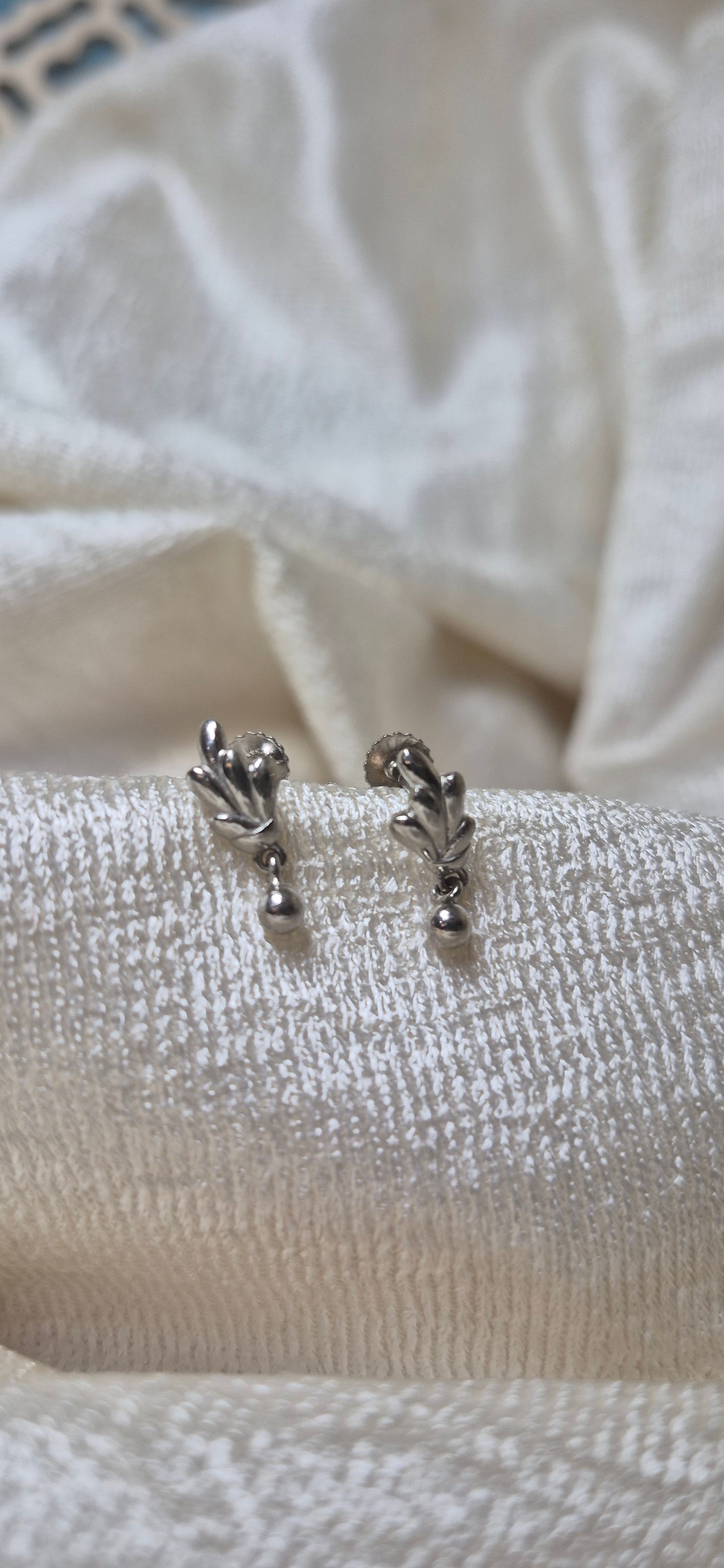 Fern drop stud