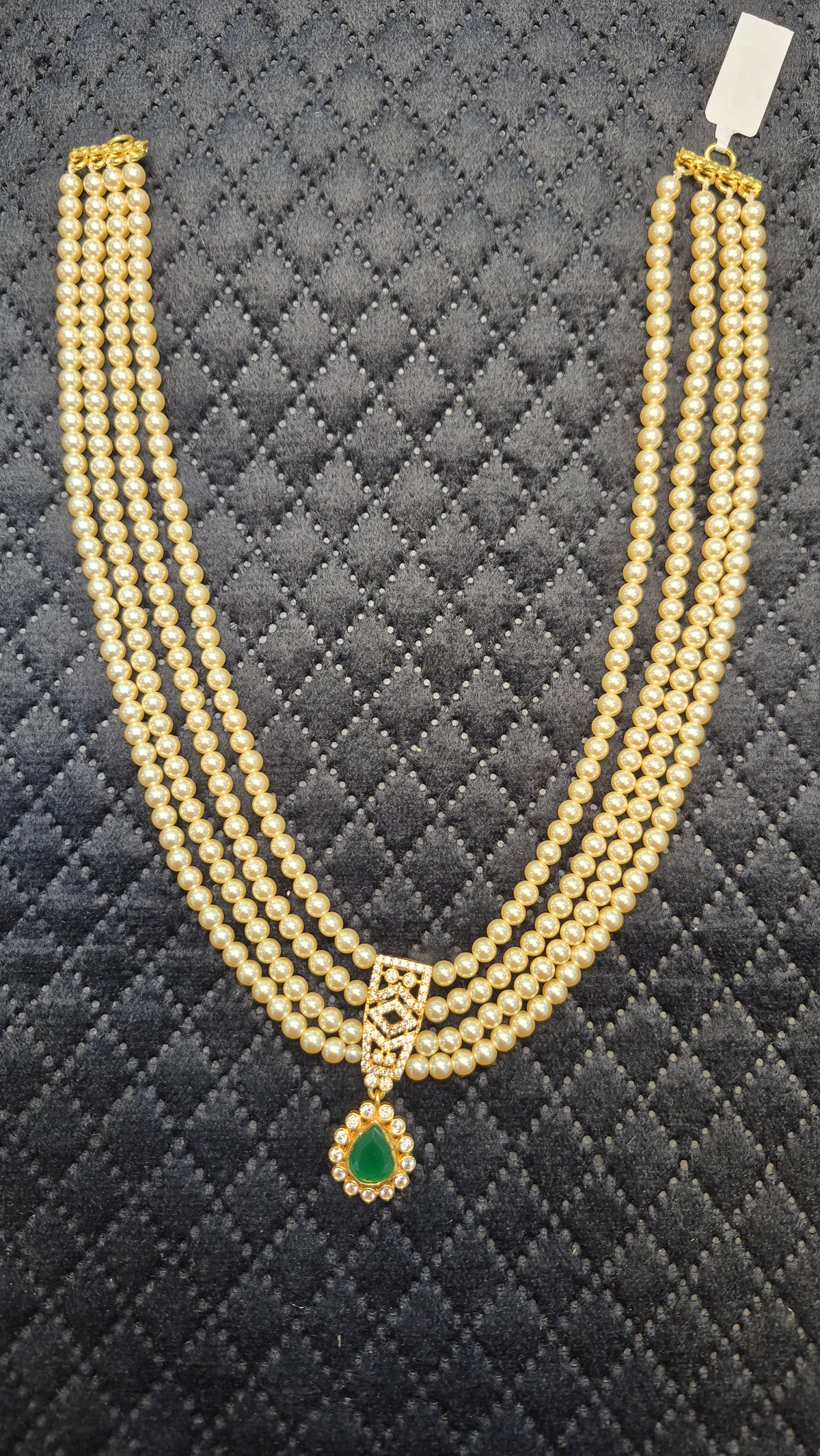 4 layer Short Necklace in pearls with White and Green stones
