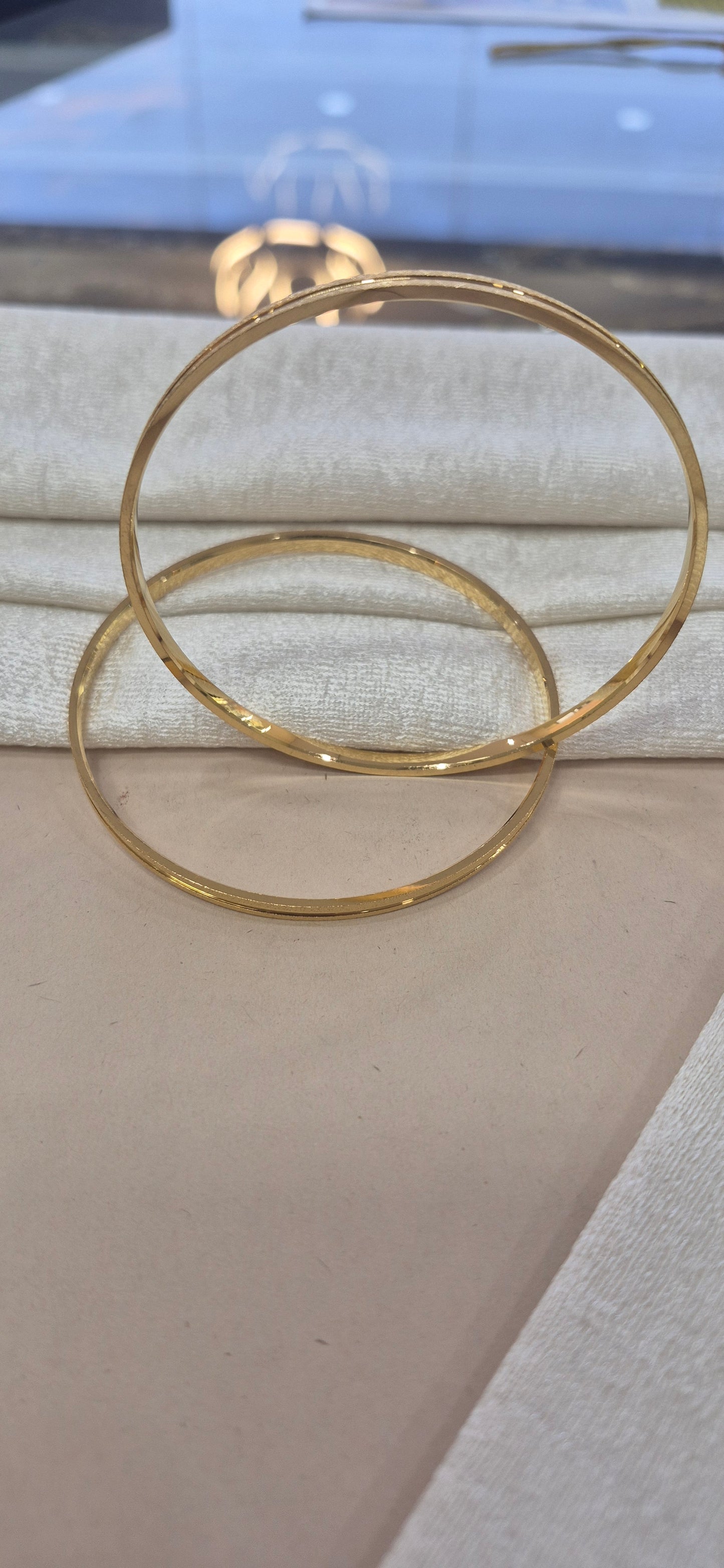 Plain bangles single gold line 2.10