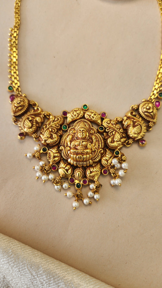 Short Lakshmi Necklace with pearls drops