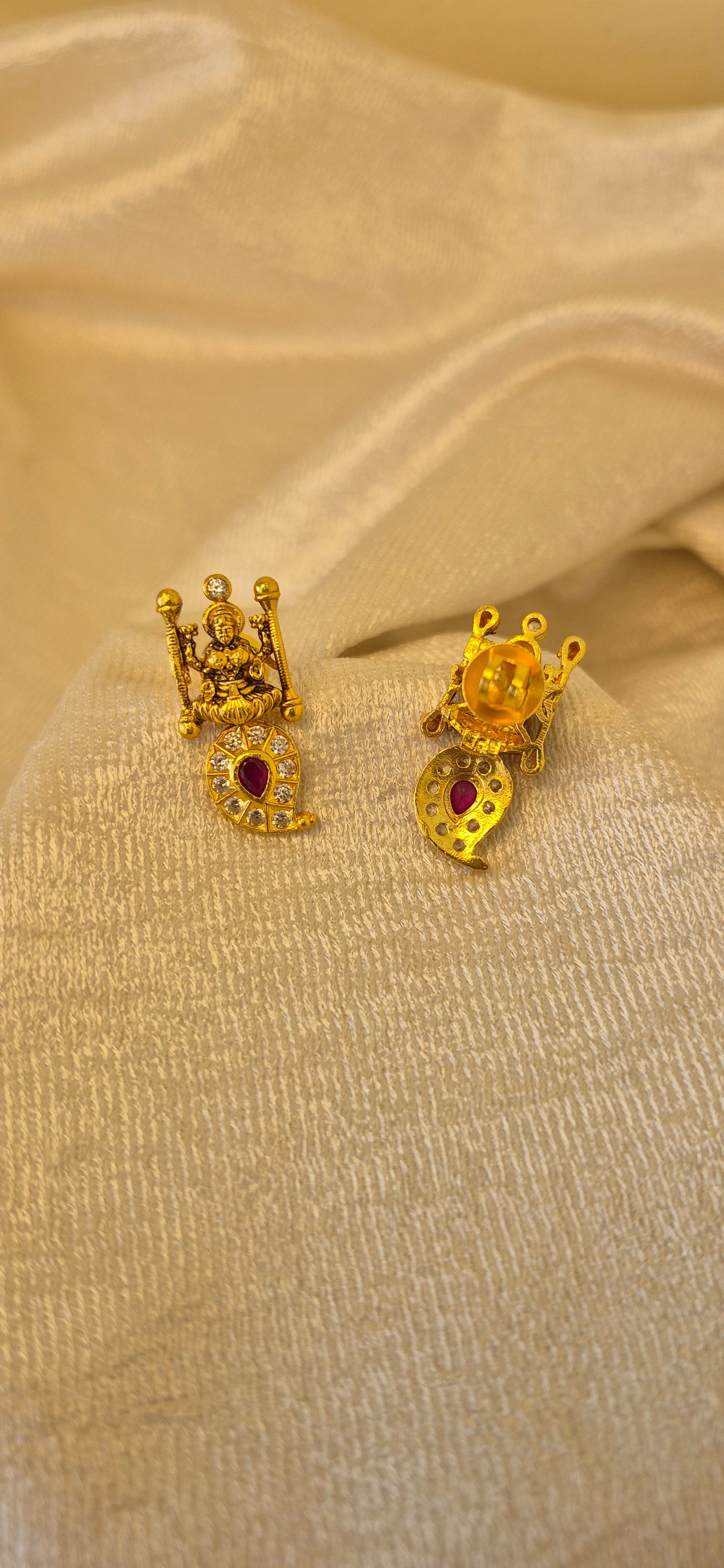 Mango stone stud
