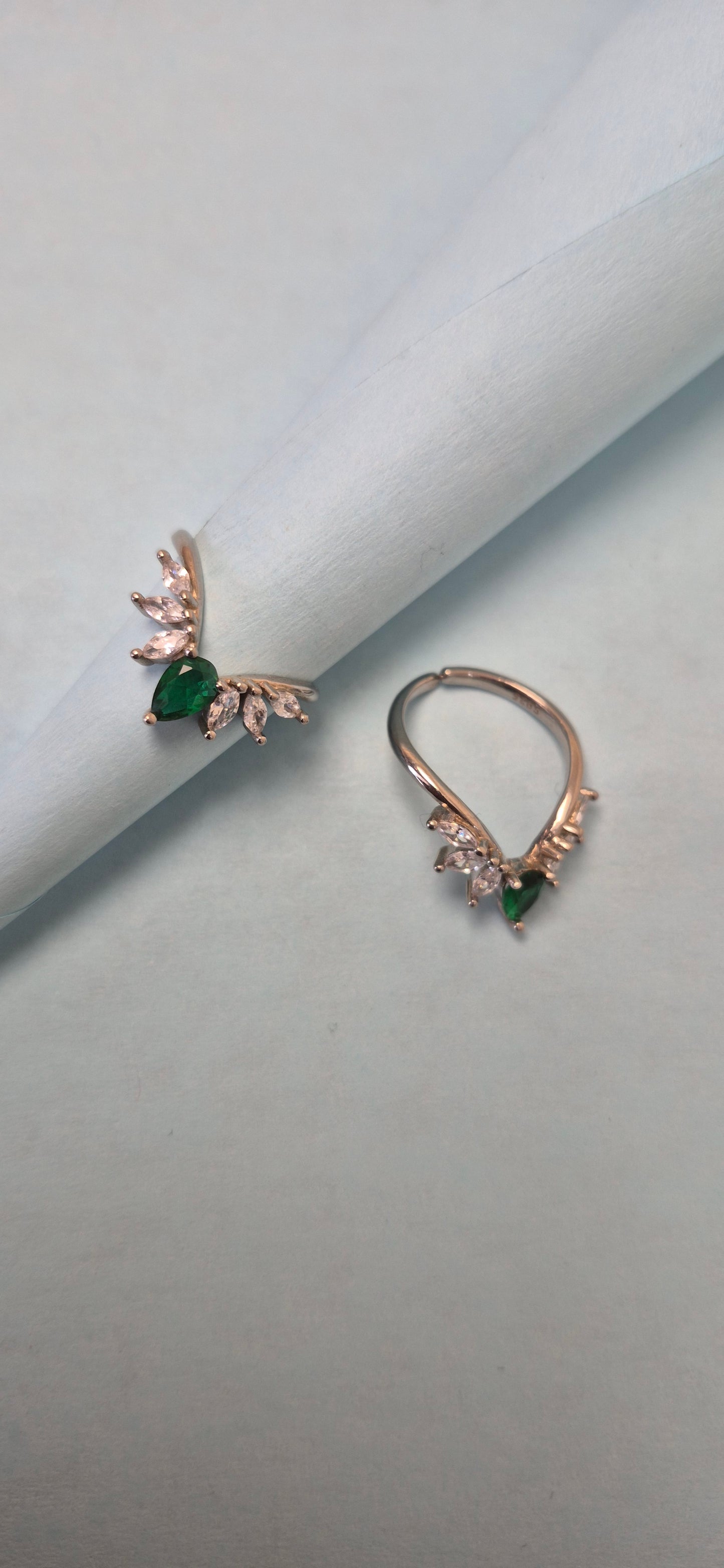 V style toe ring Green