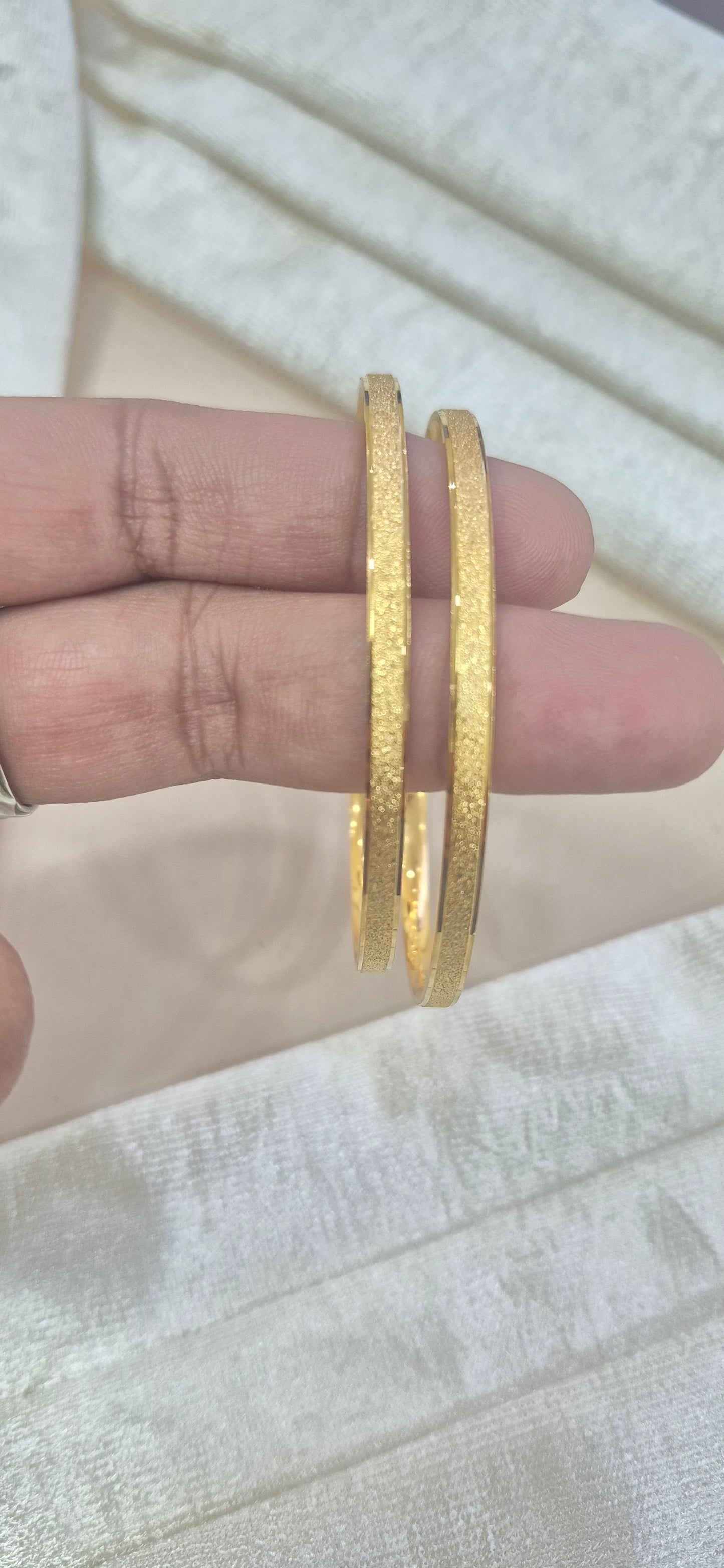 Plain bangles center matte finish 2.6