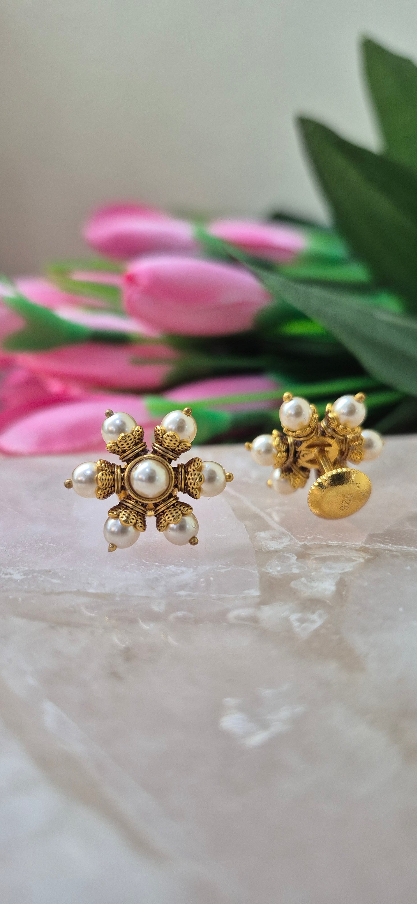 Pearl stud