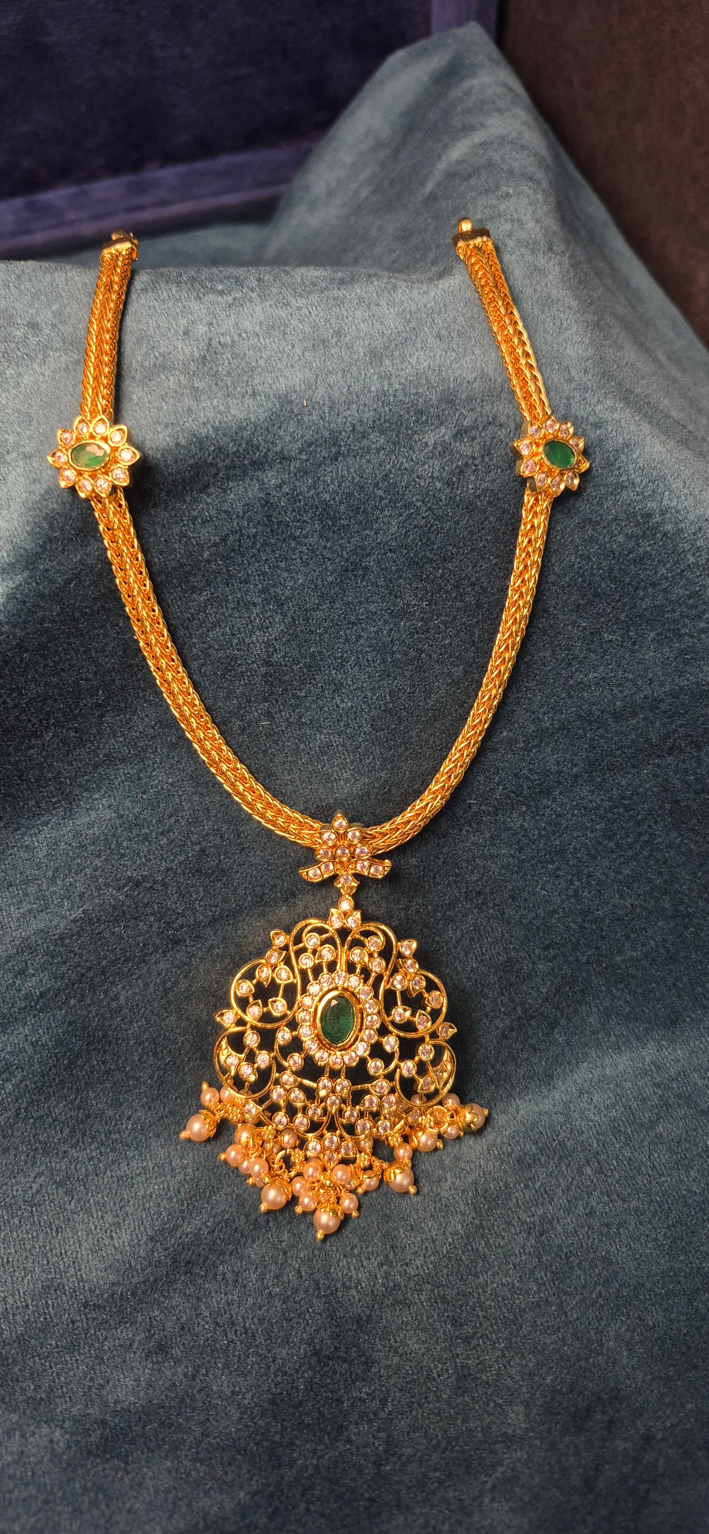 Stylish stone necklace