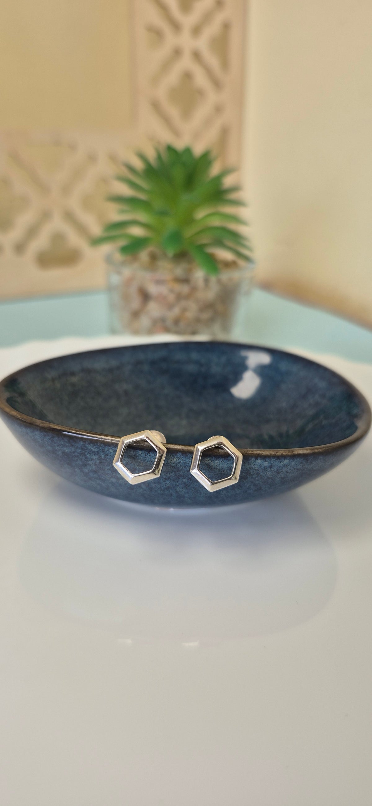 Hexagon stud