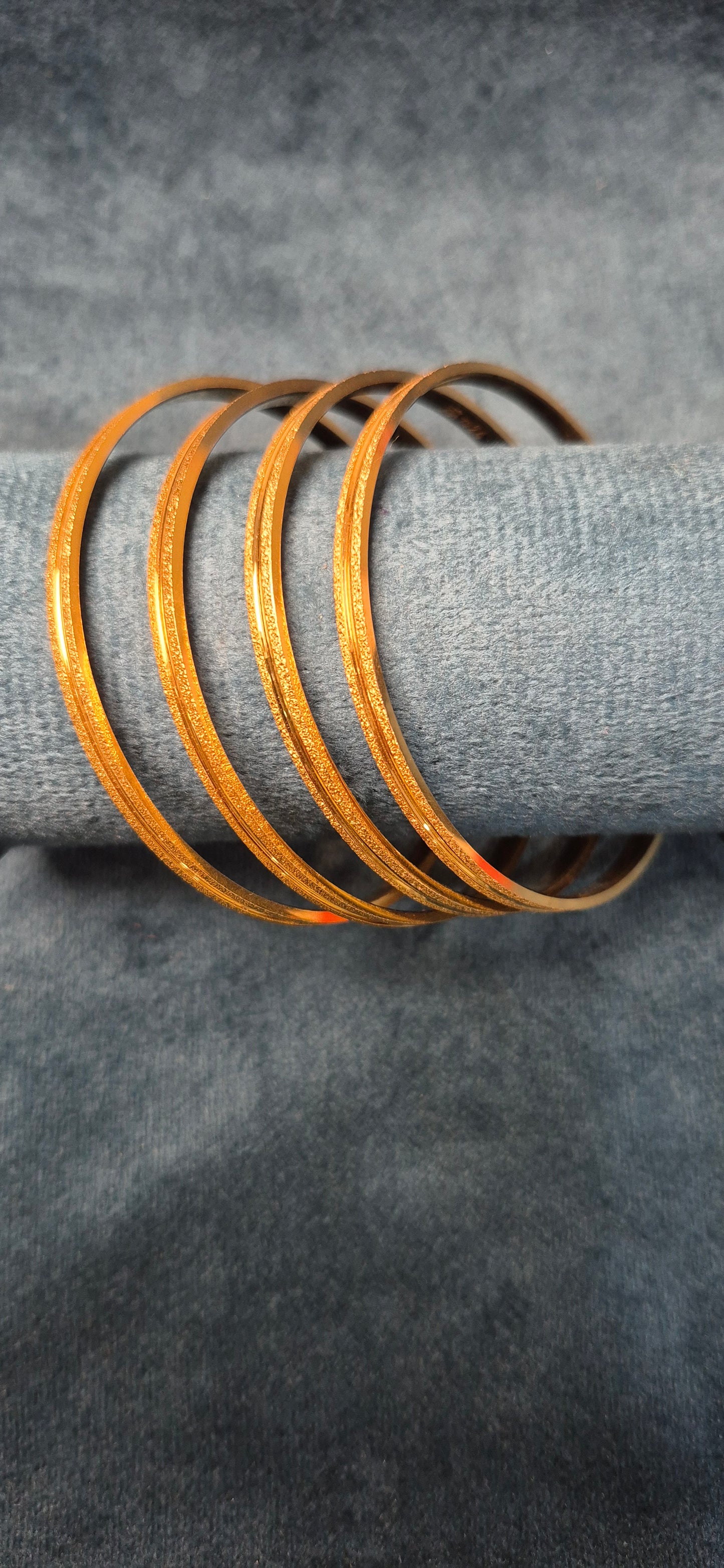 Plain single gold line bangles 2.4