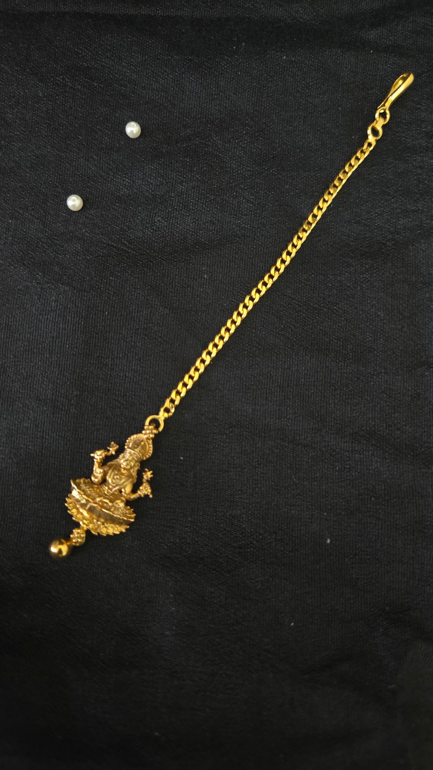Simple lakshmi maang tikka