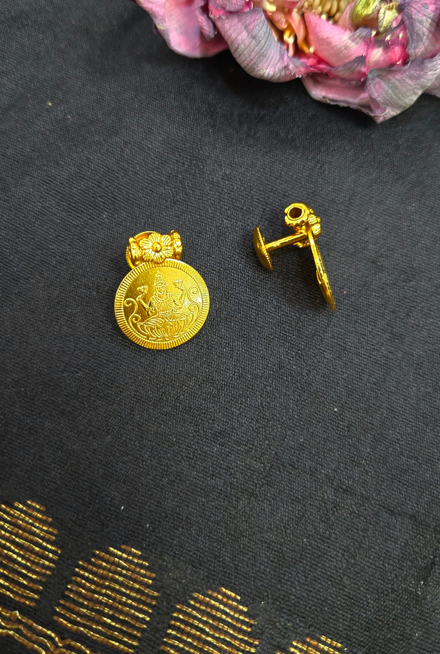 Kasu studs Earrings