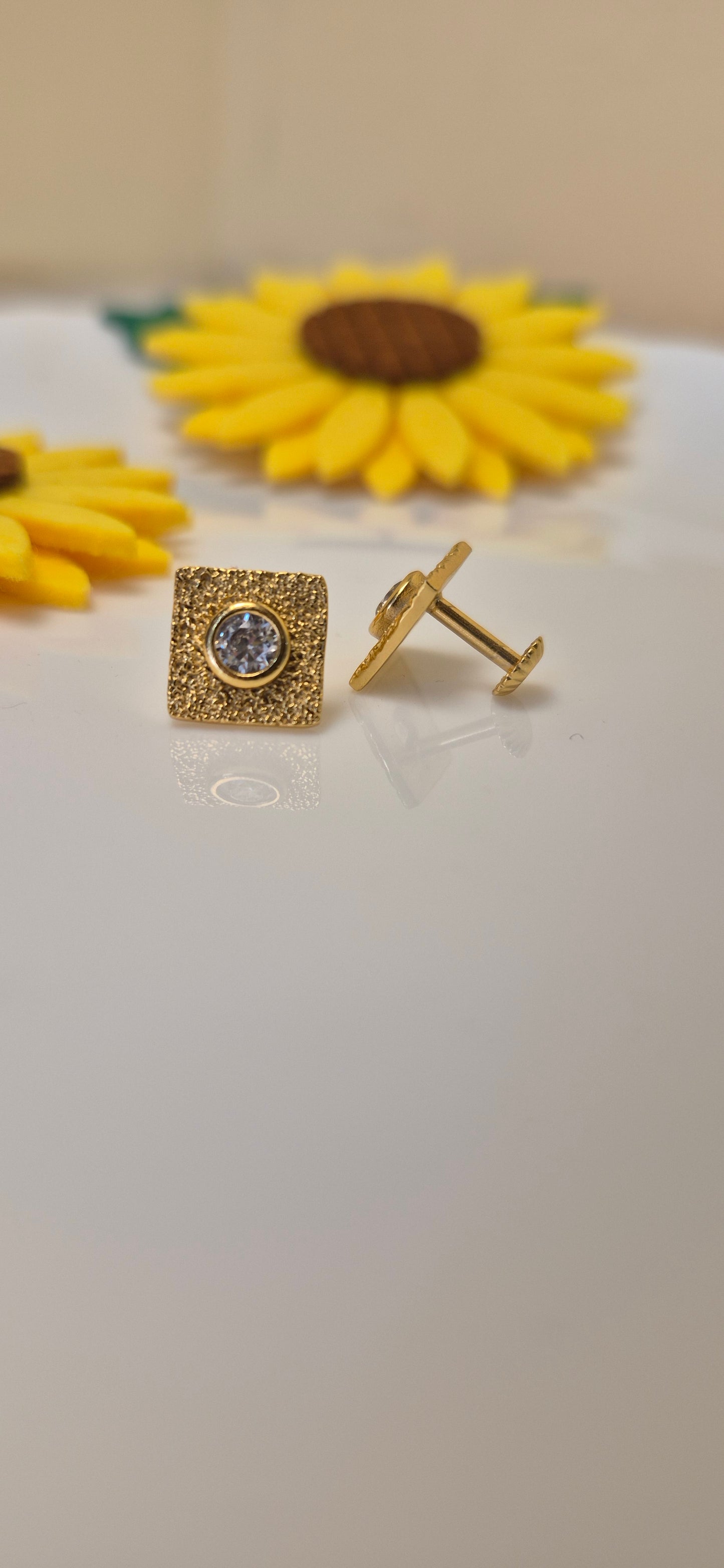 Square stud with center round stone