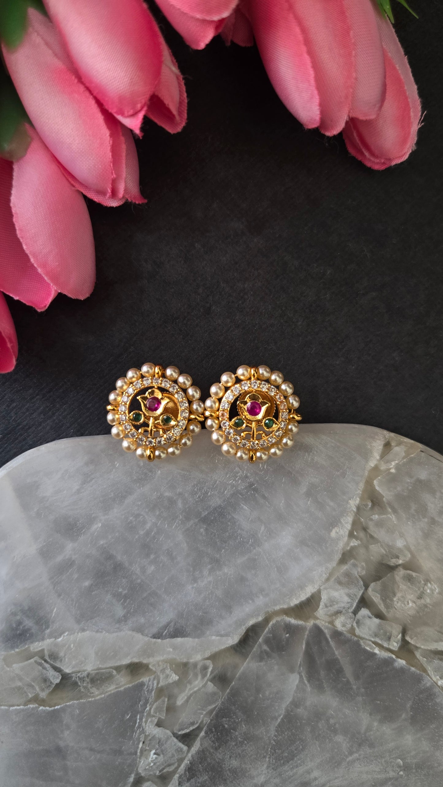 Stone tulip with Pearls stud