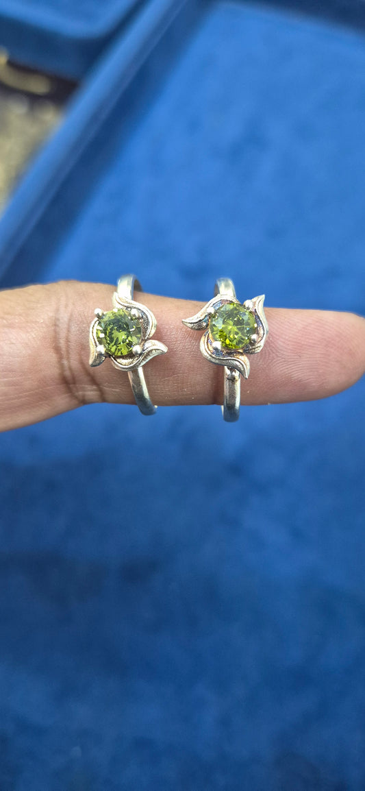Semiprecious peridot toe ring