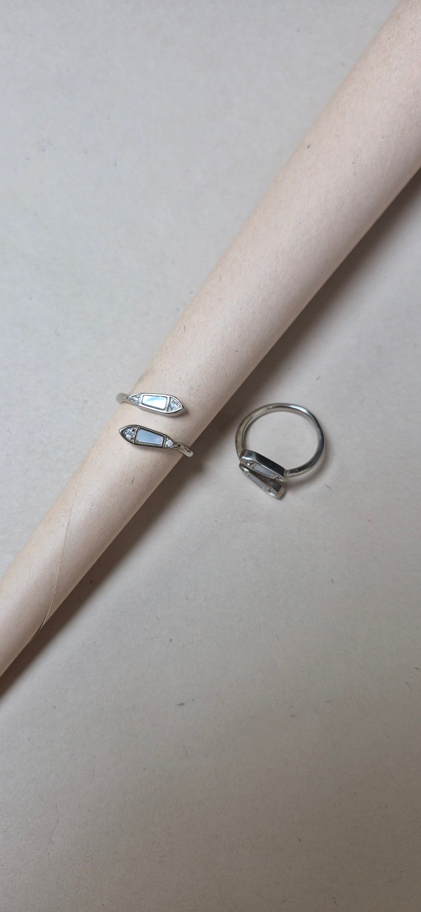 Criss cross MOP toe ring