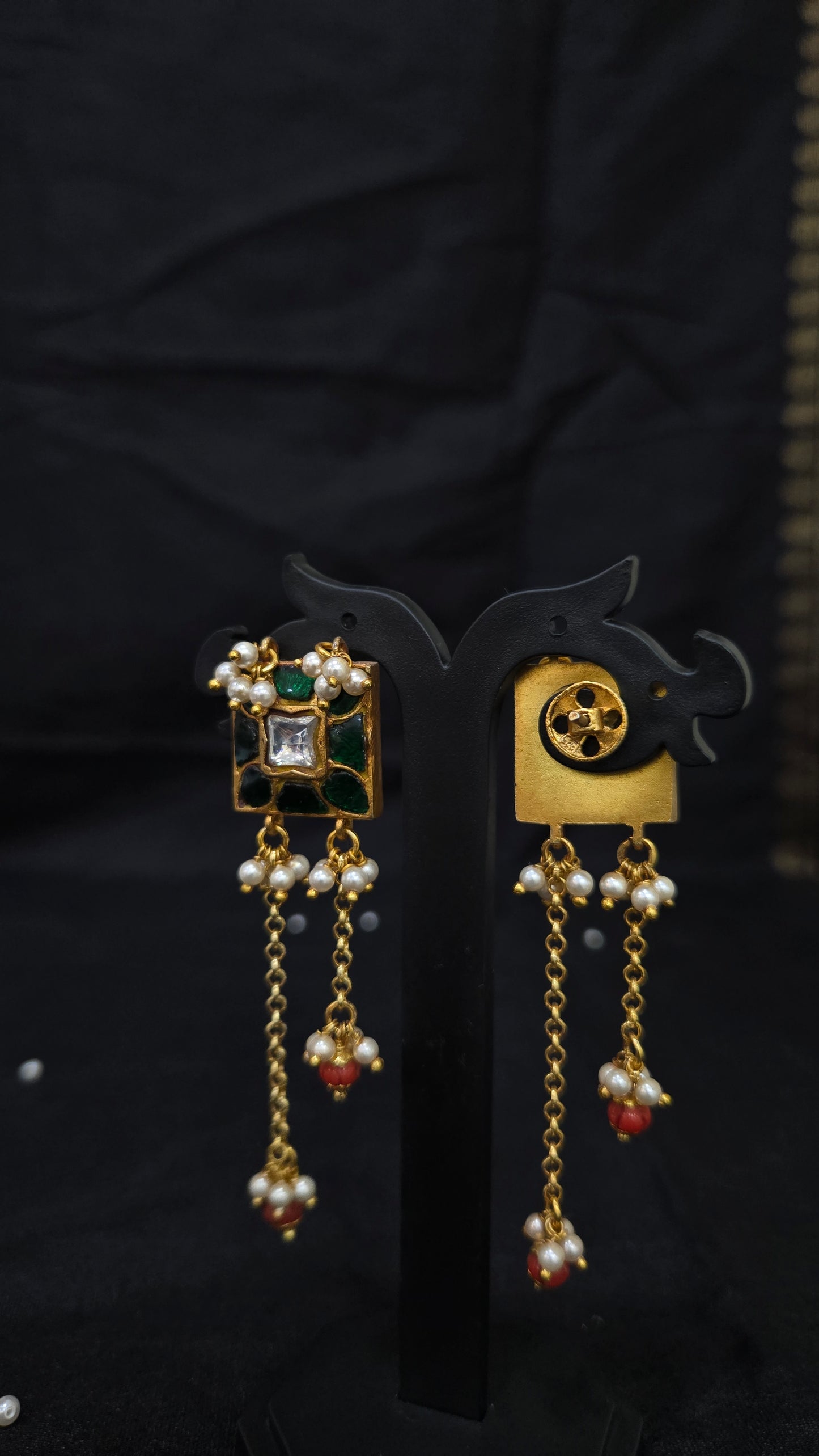 Green Kundan square asymmetric drops