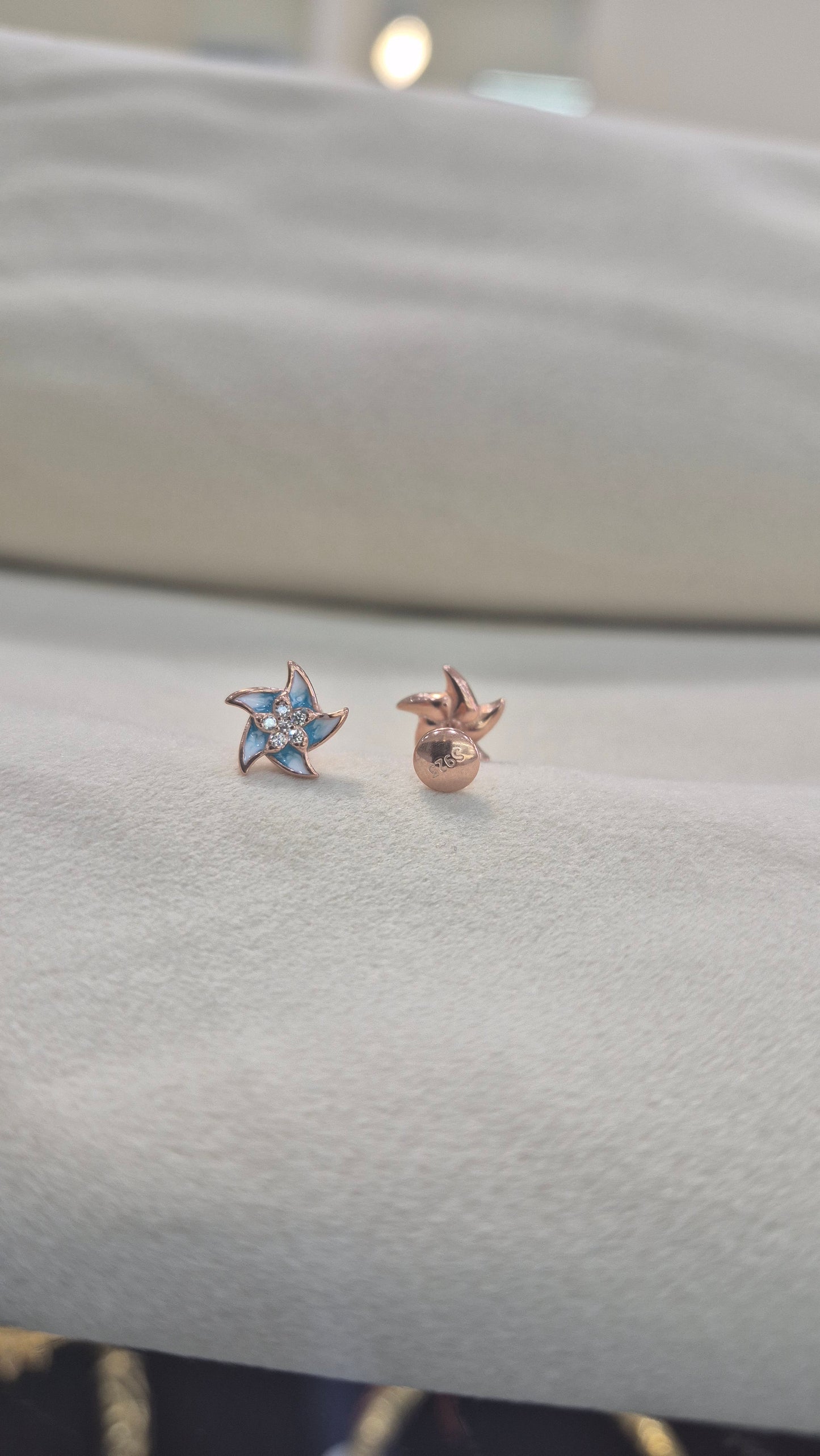 Star stud blue