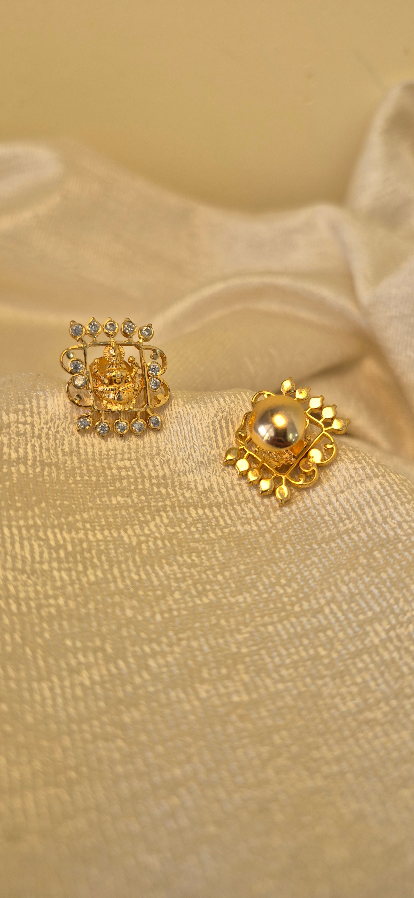 Close setting Studs