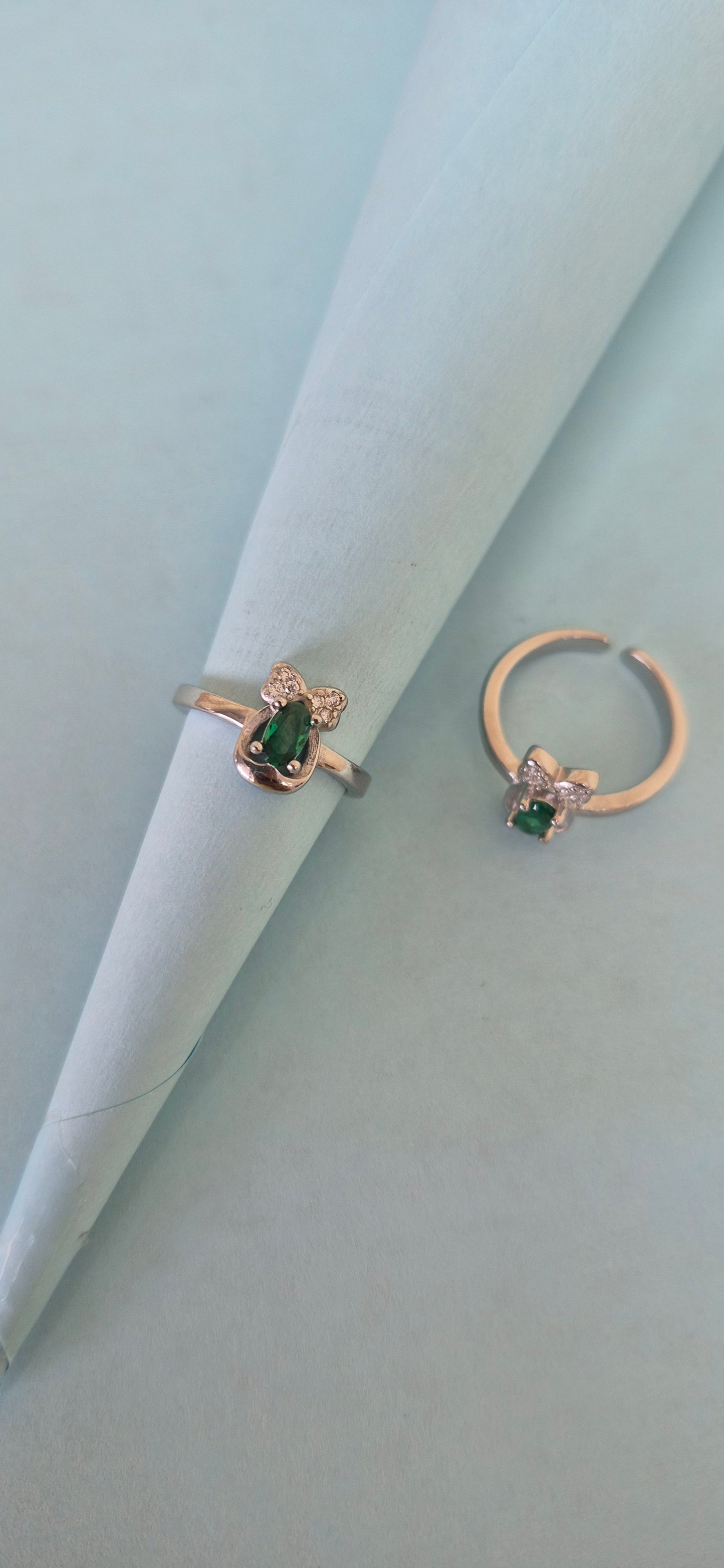 Mickey toe rings with green stone