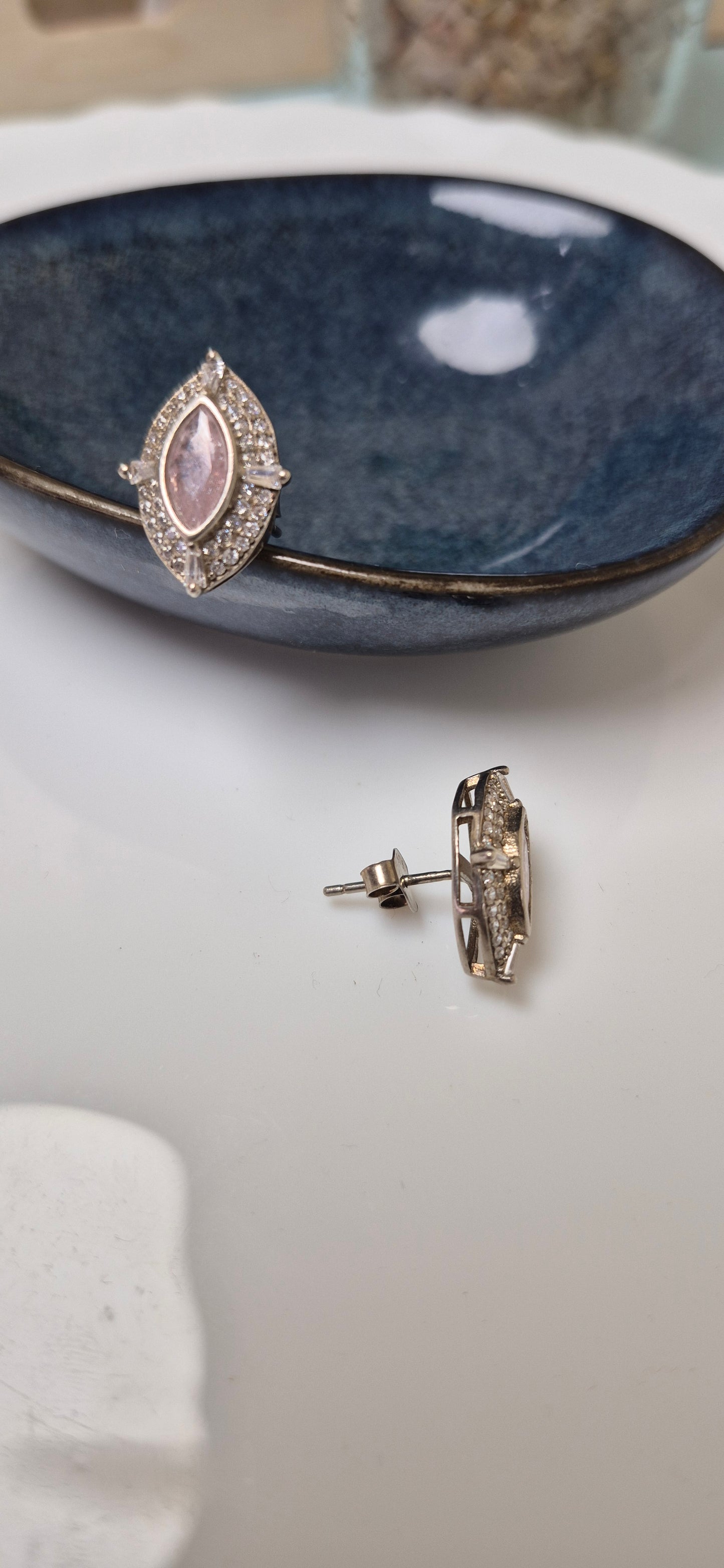 Sea stone studs