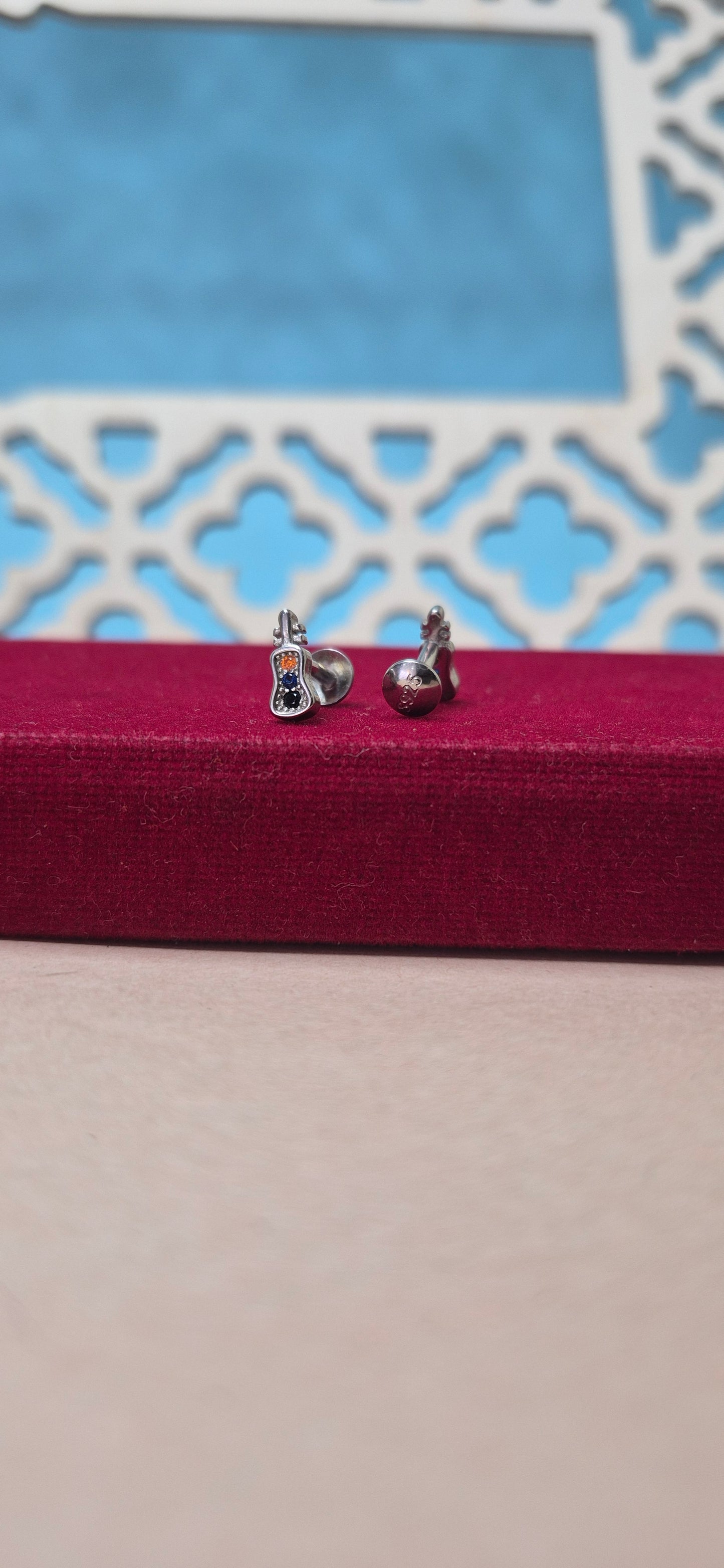 Violin studs