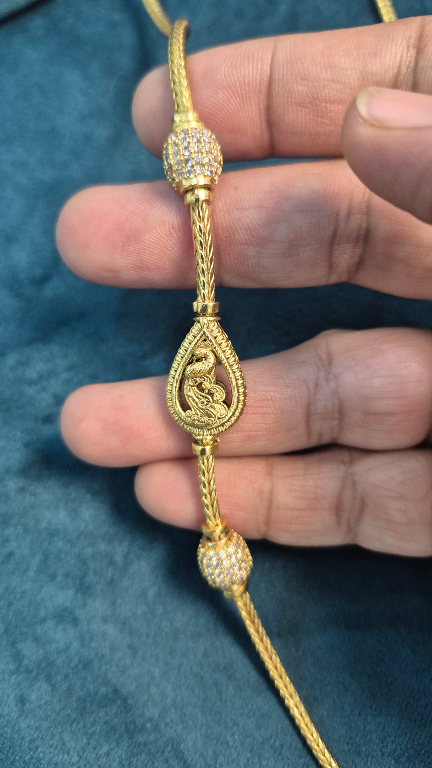 Small Peacock double sided mangalyam chain