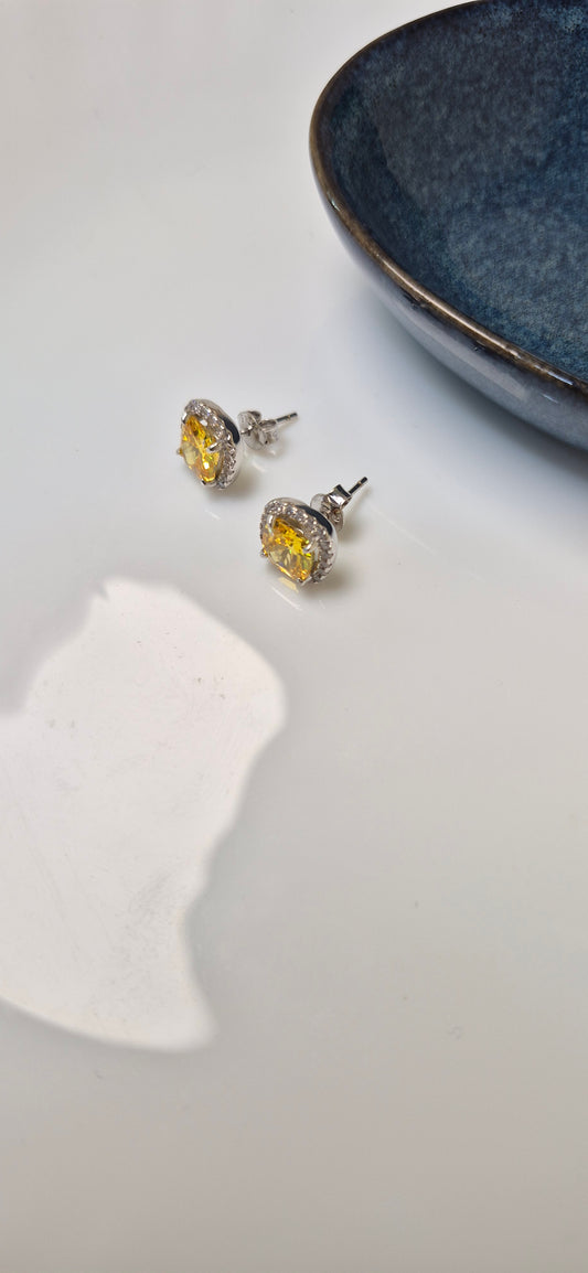 Yellow stone stud