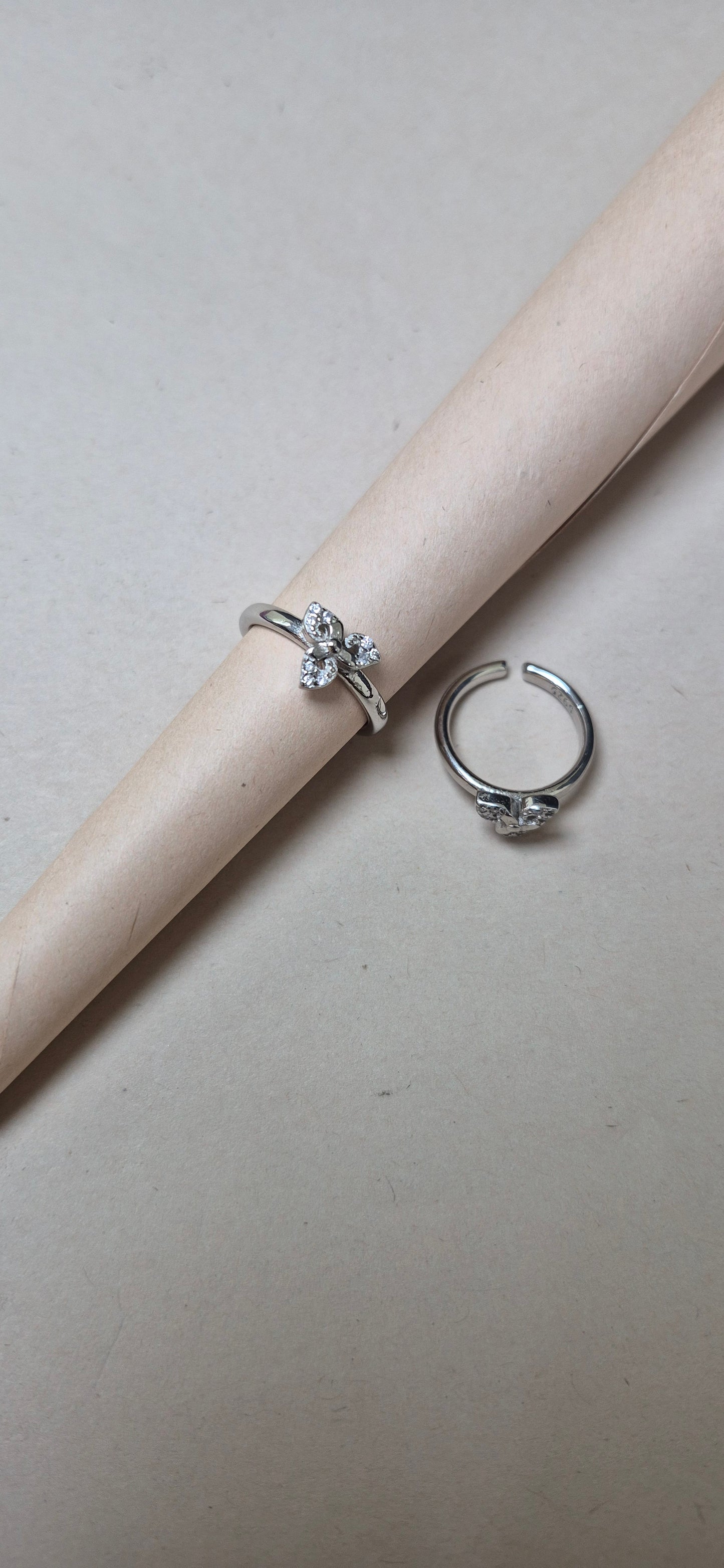 Tri petal toe ring