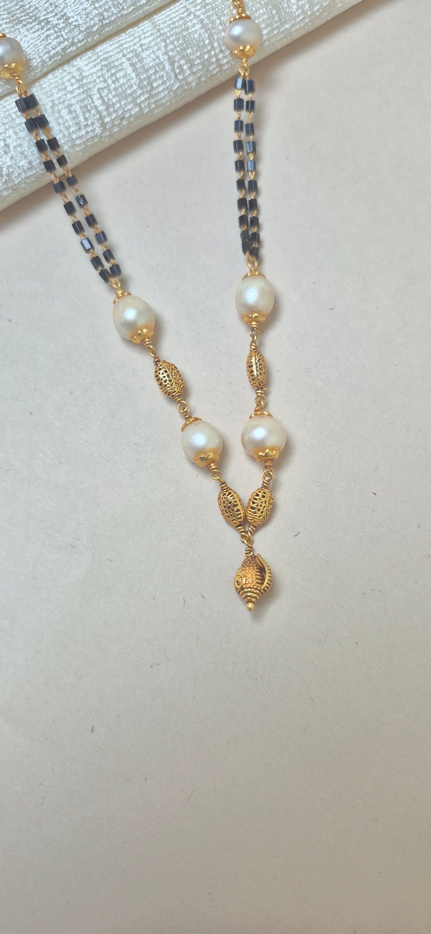 Black beads chain with pearls