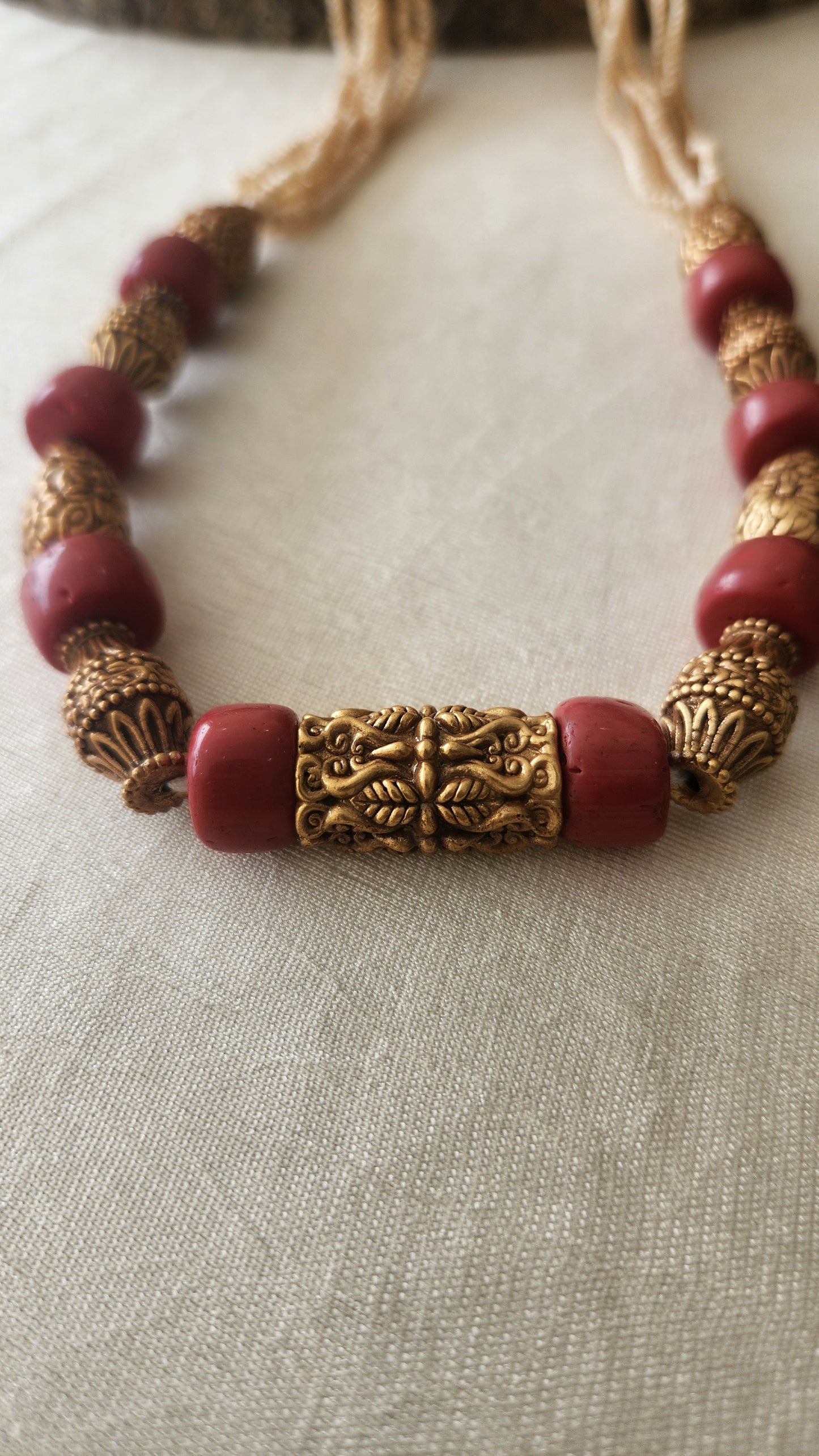 Coral Contemporary style pearls beads neck piece