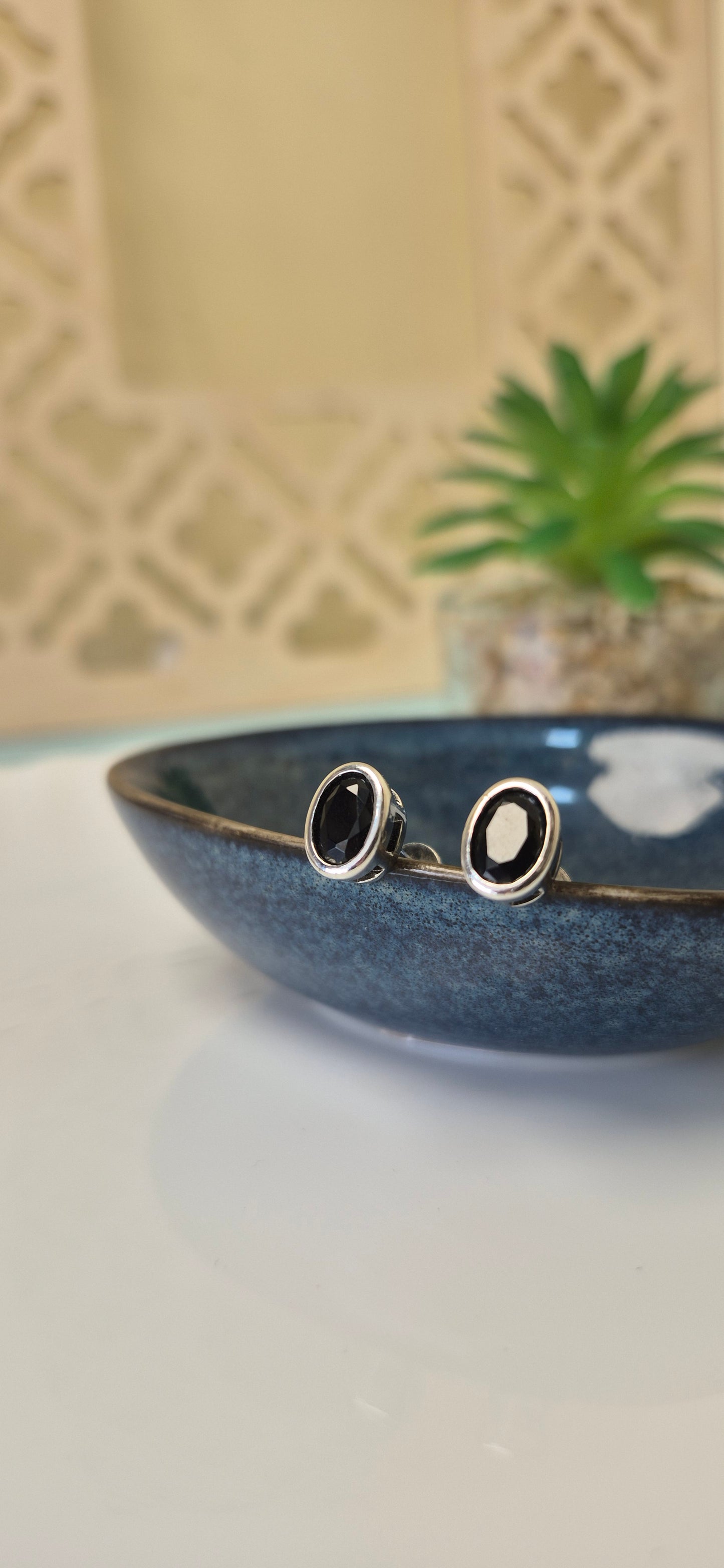Black stone stud