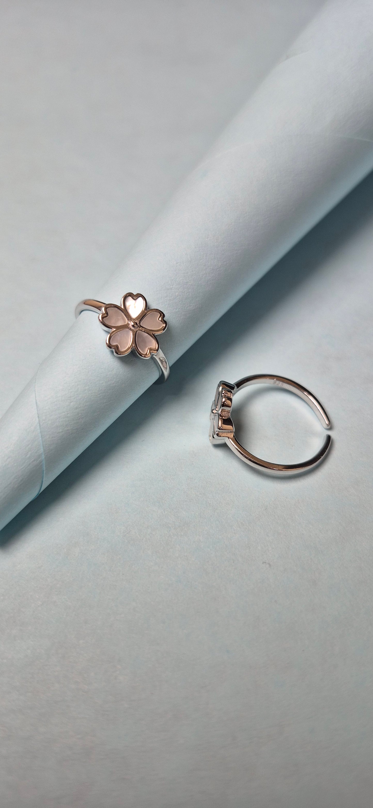 MOP flower toe ring