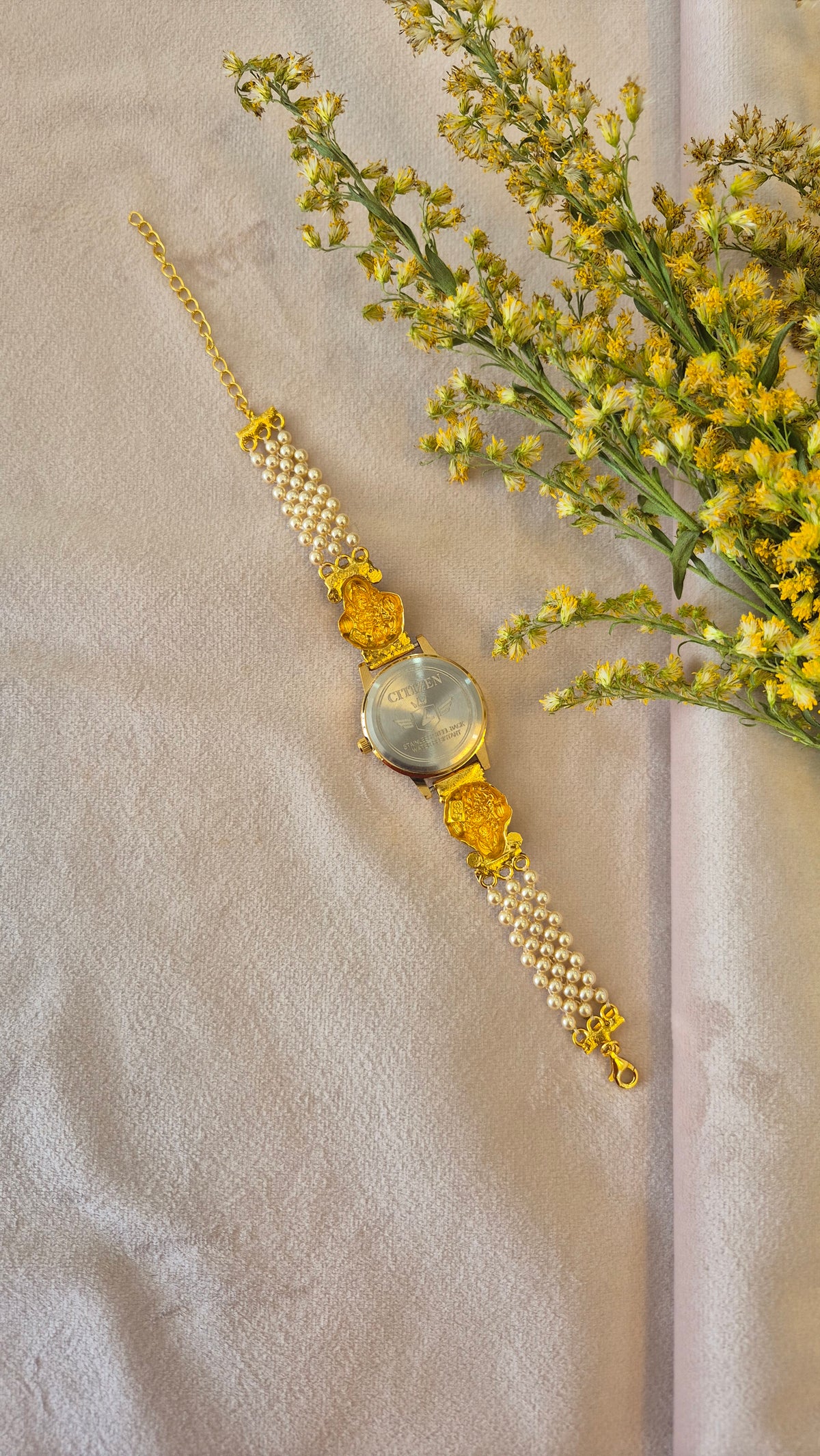 Green Dial lakshmi pearl strap watch