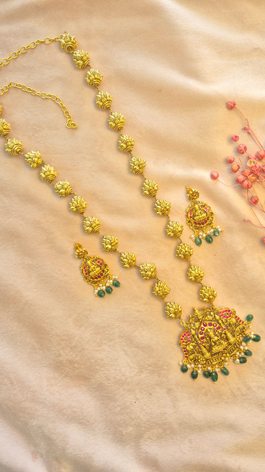 Pendant and silver balls chain set