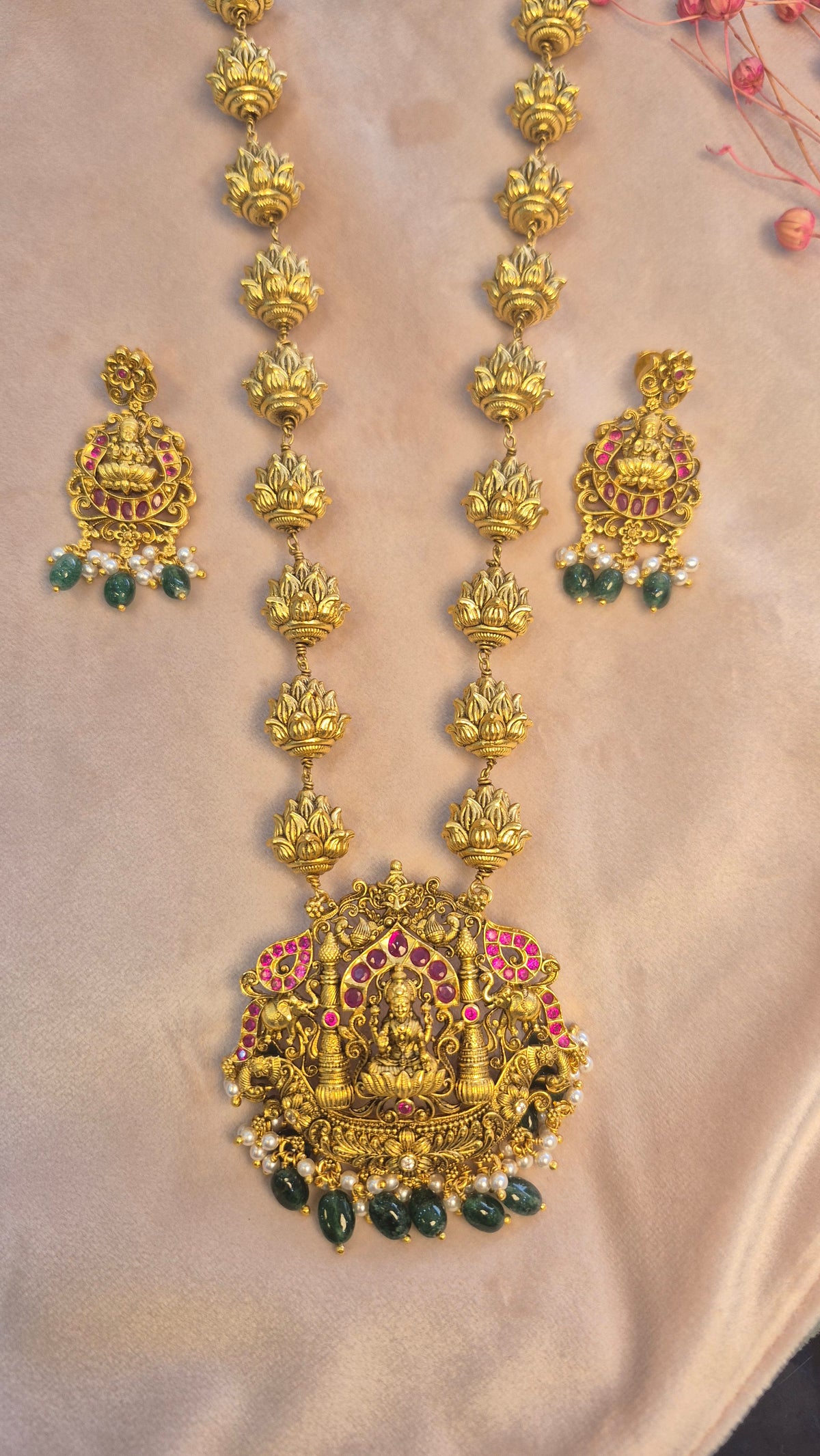 Pendant and silver balls chain set