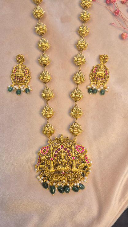 Pendant and silver balls chain set