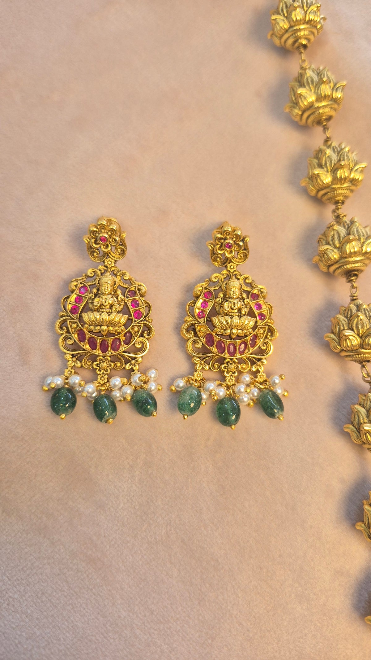 Pendant and silver balls chain set