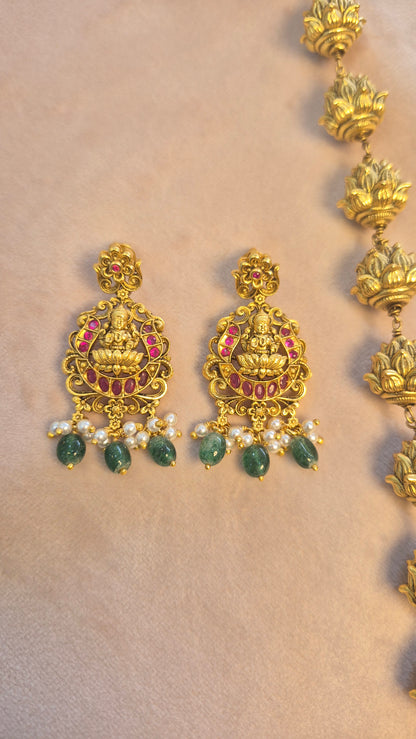 Pendant and silver balls chain set