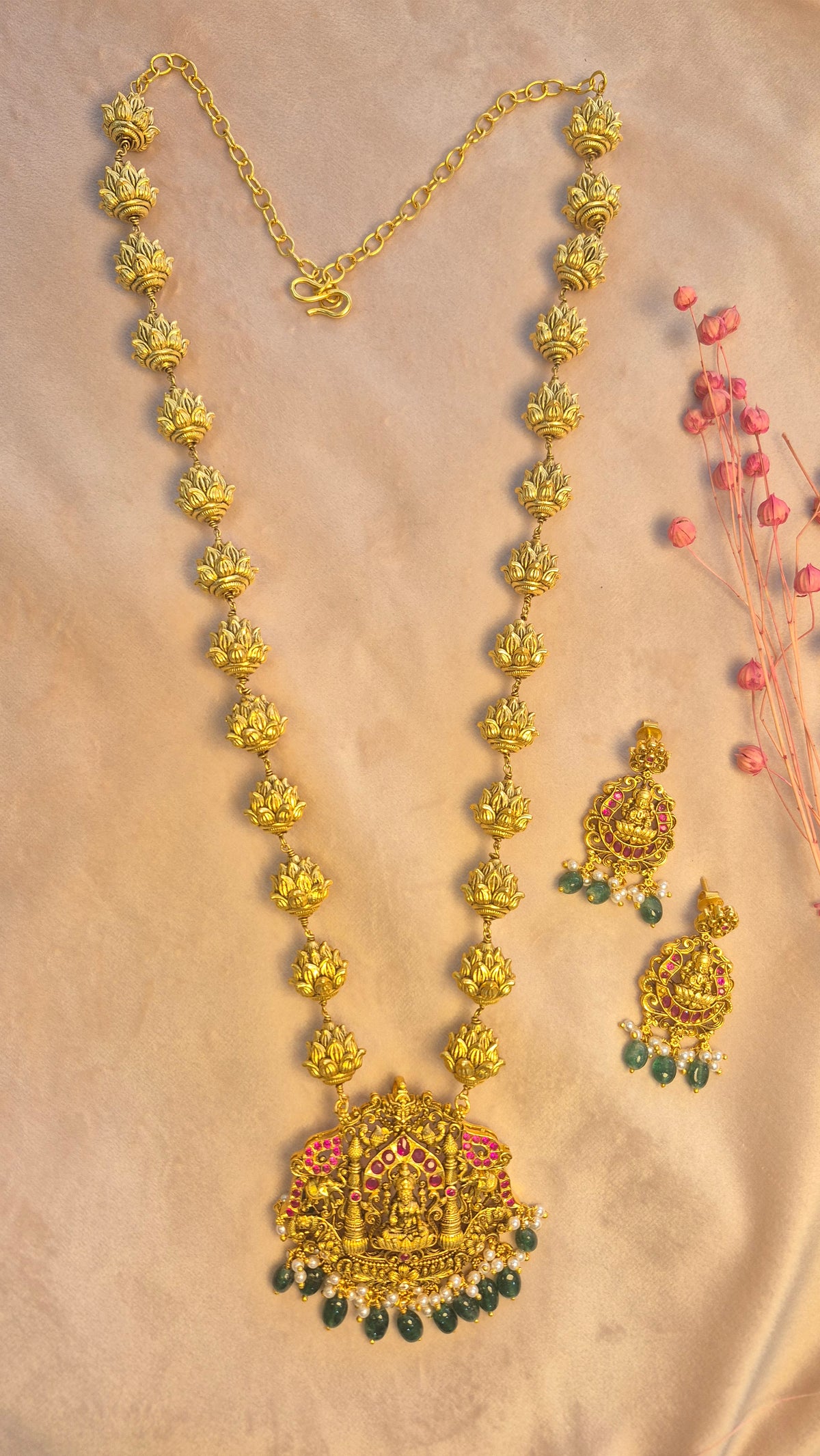Pendant and silver balls chain set