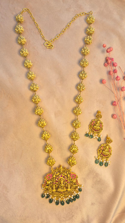 Pendant and silver balls chain set