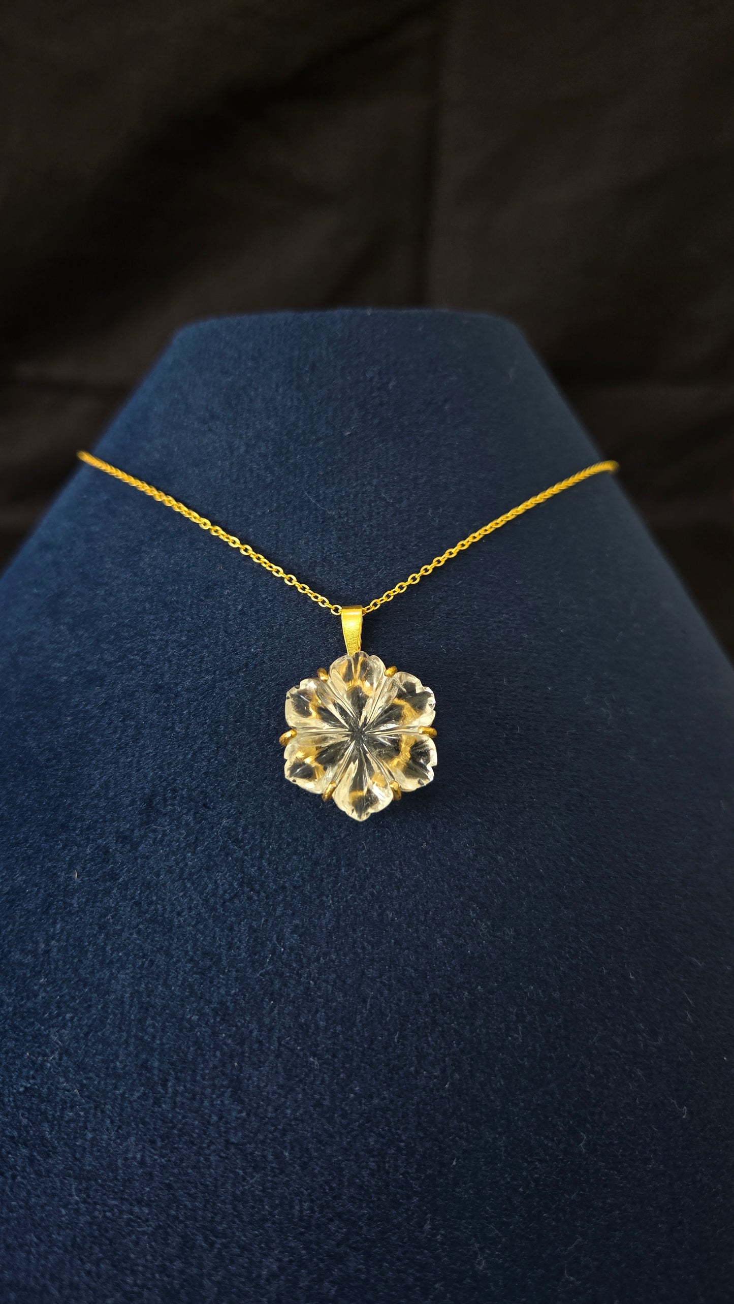 Clear quartz flower carved chain